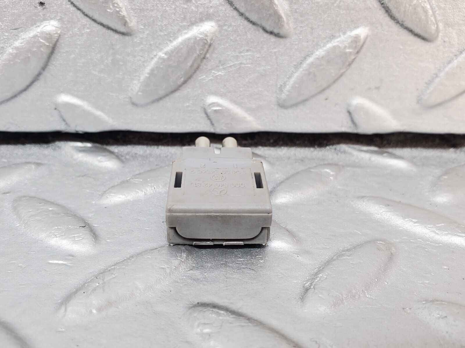 45601 Mercedes-Benz W126 420SE Seat Relay Diode Plug 0005404281