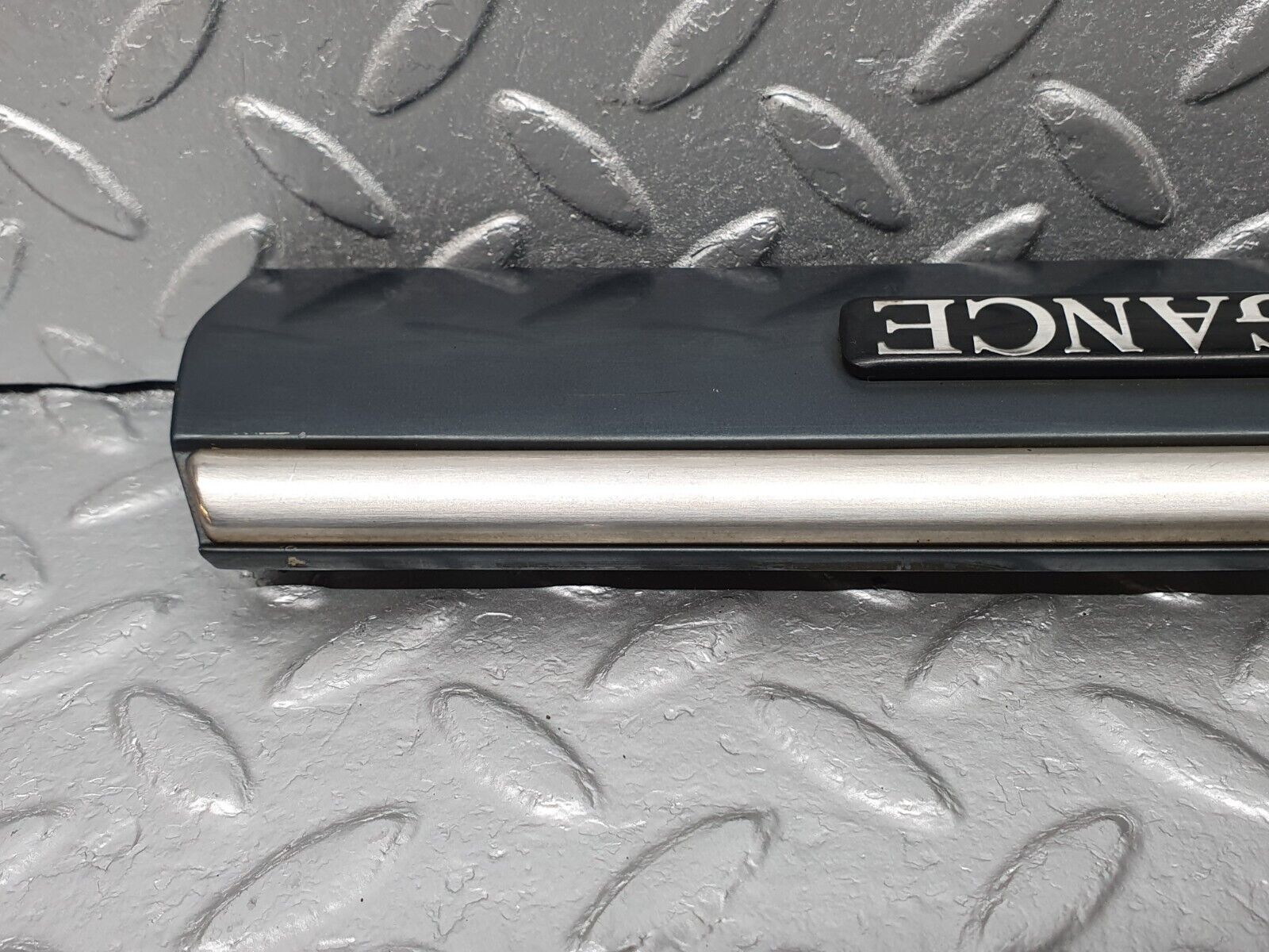 41803 Mercedes-Benz W202 C200 Front Left Fender Wing Centre Moulding 2026909162