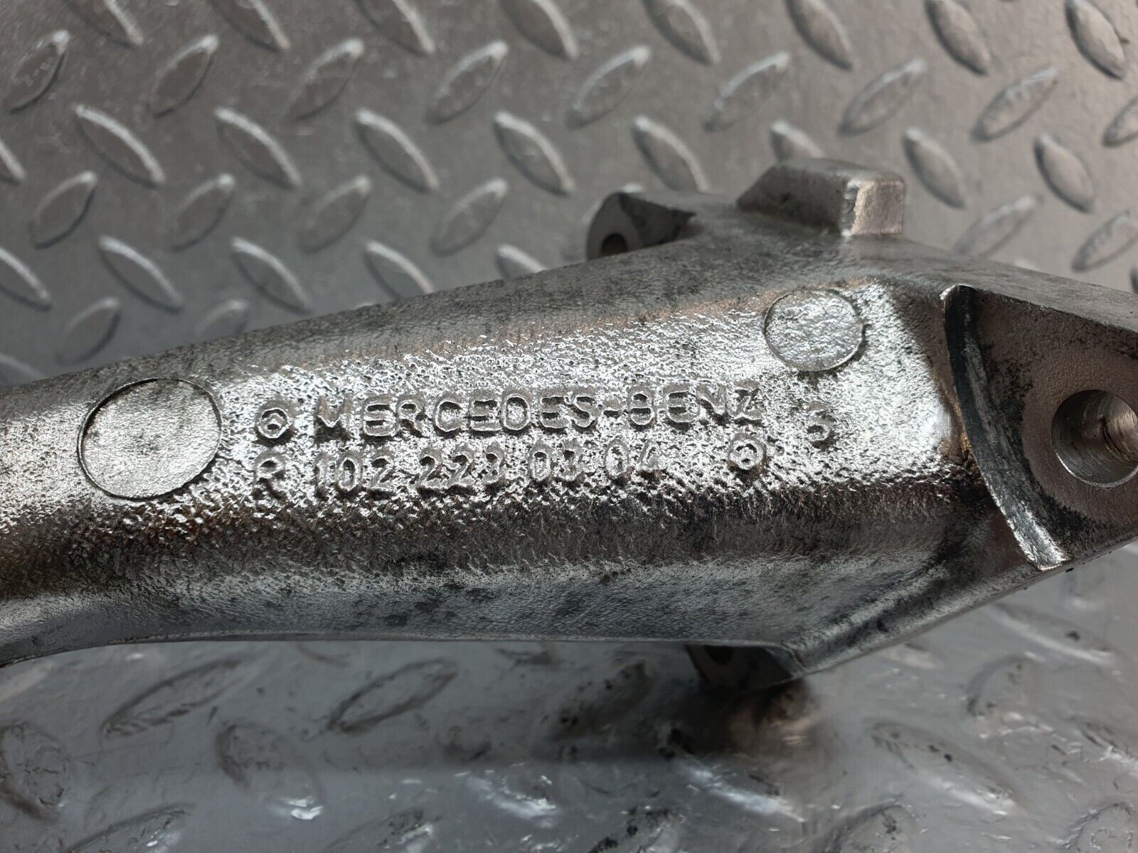 44013 Mercedes-Benz C123 230CE Coupe Engine Mount Bracket Right 1022230304