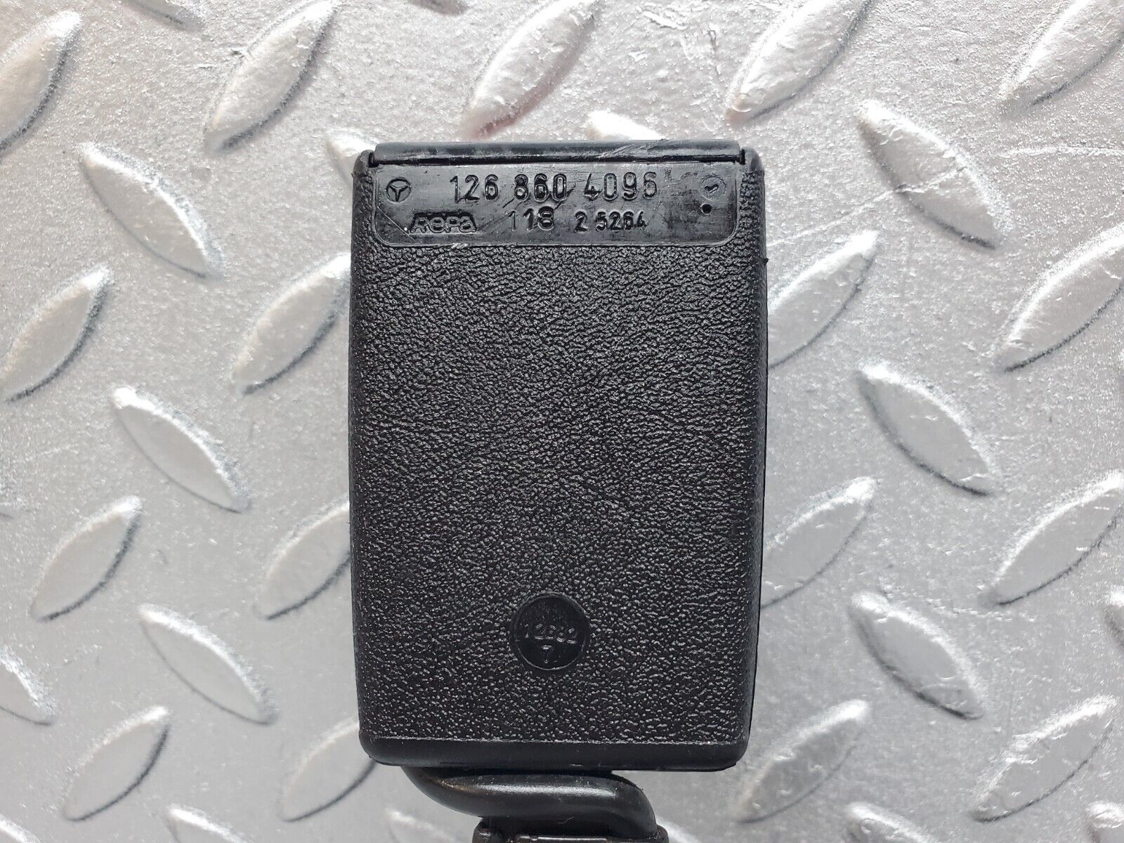 45863 Mercedes-Benz W126 420SE Front Right Seat Belt With Buckle 1268604086 1268680011 1268604096
