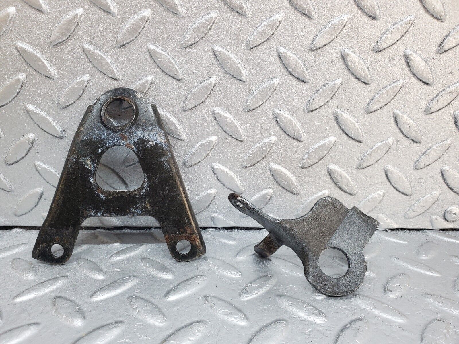 44878 Mercedes-Benz W124 220E Engine Lifting Eyes Hooks