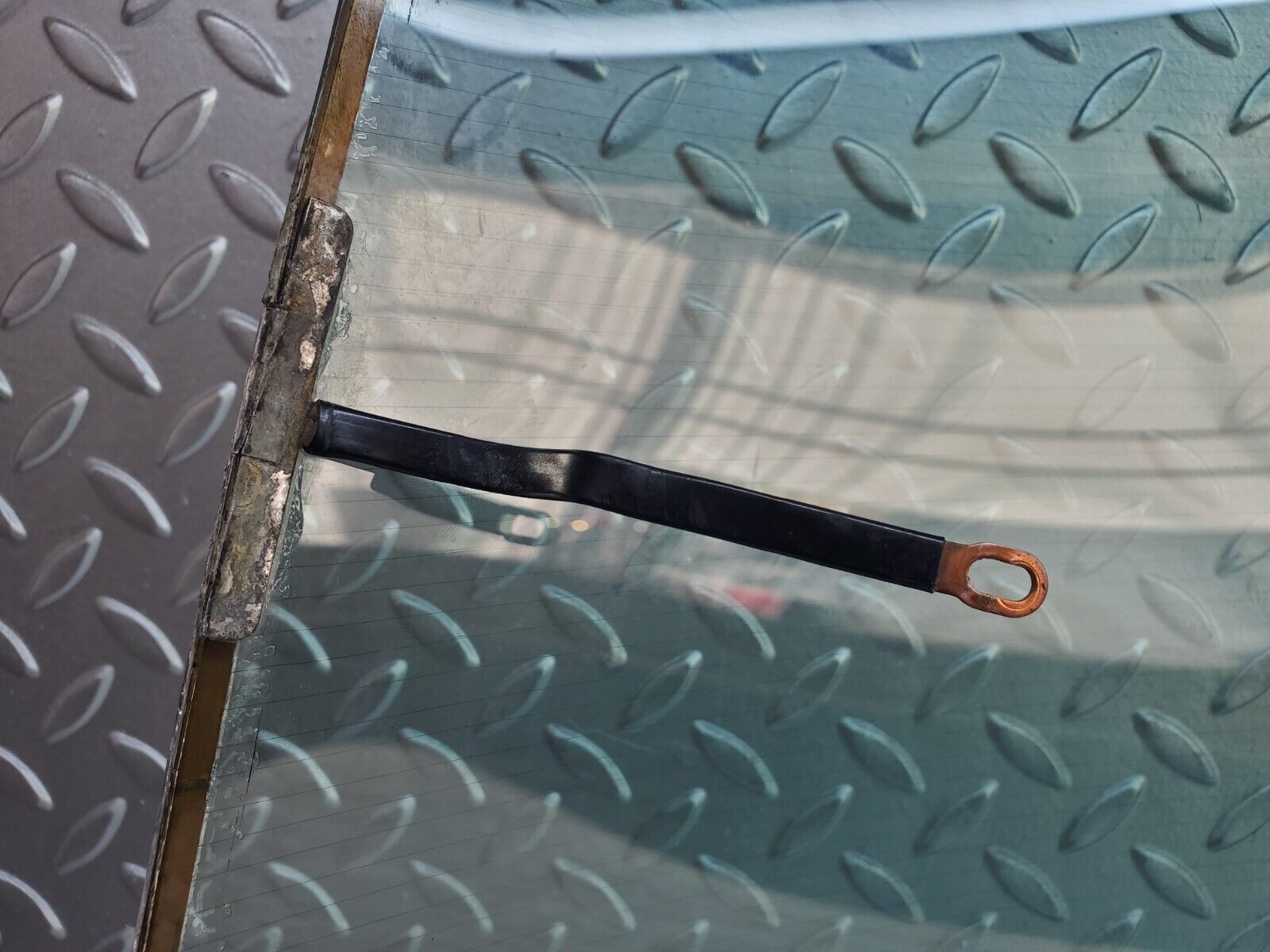 45723 Mercedes-Benz W126 420SE Rear Heated Windscreen Glass