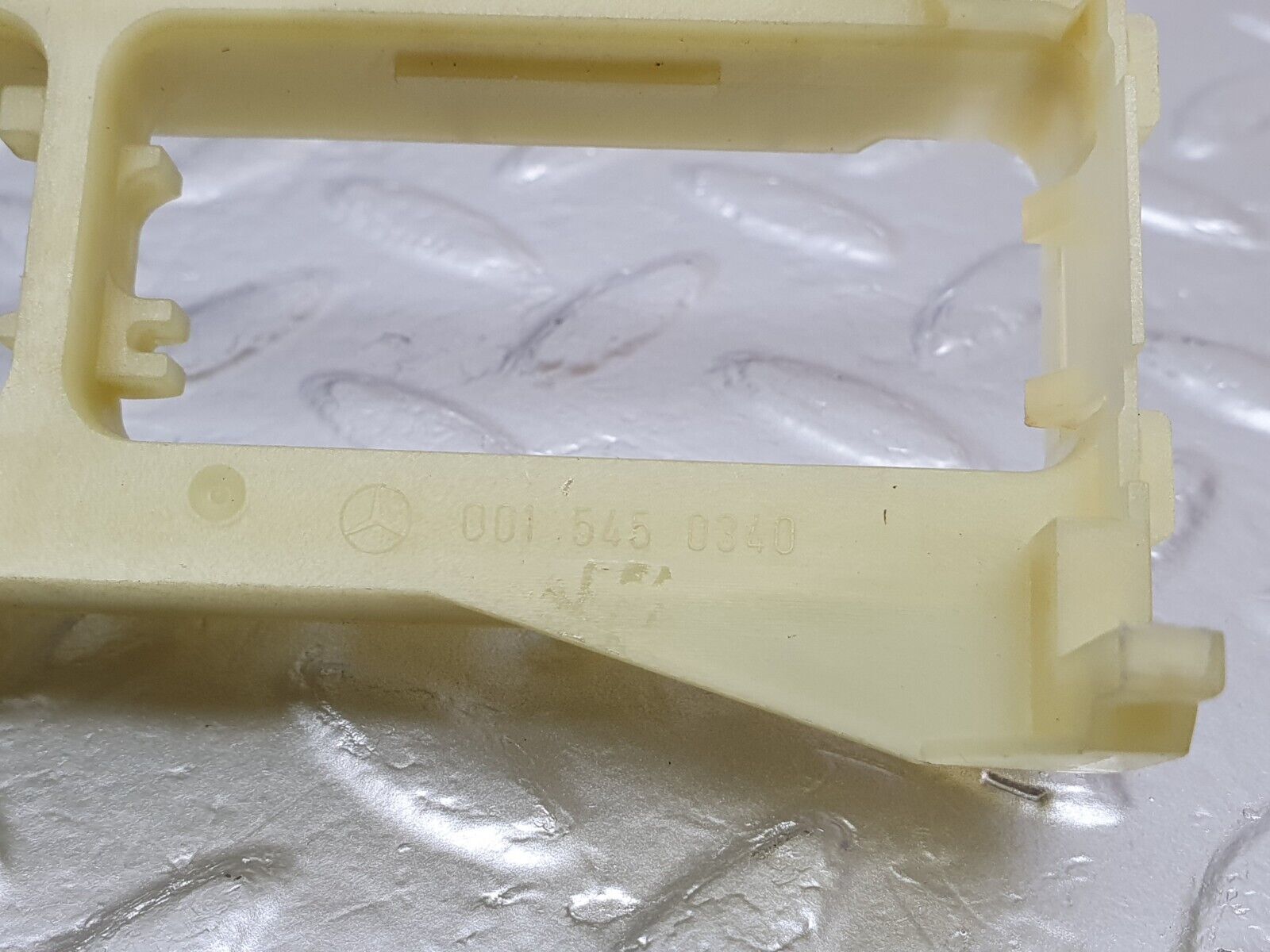 42547 Mercedes-Benz R129 320SL Coupe Cable Connector 0015450340 1928402156