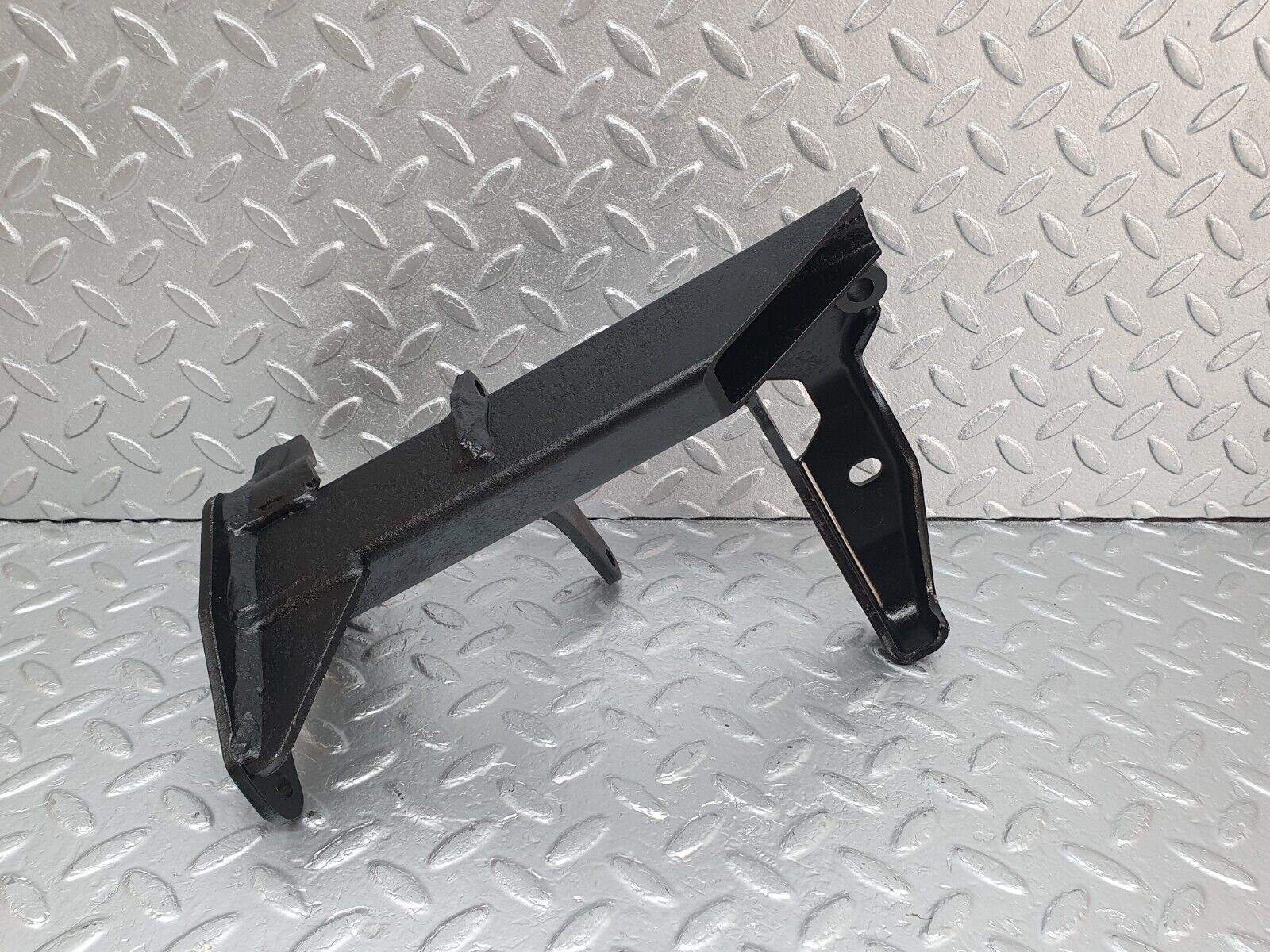 43723 Mercedes-Benz C126 380SEC Coupe Air Condition Compressor Mount Bracket