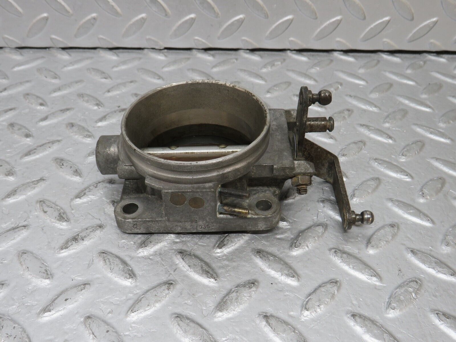 35431 Mercedes-Benz R107 280SL Throttle Body Valve 0011404153