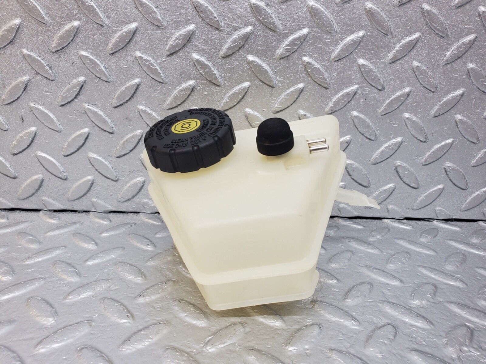 44656 Mercedes-Benz W124 220E Brake Fluid Reservoir Tank 2024300002