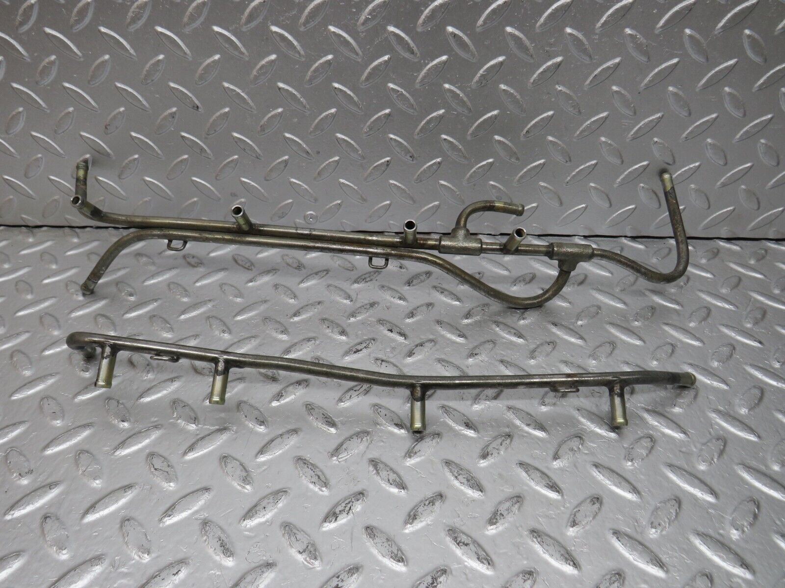 32817 Mercedes-Benz C107 R107 350 V8 Fuel Injector Rail Pipe