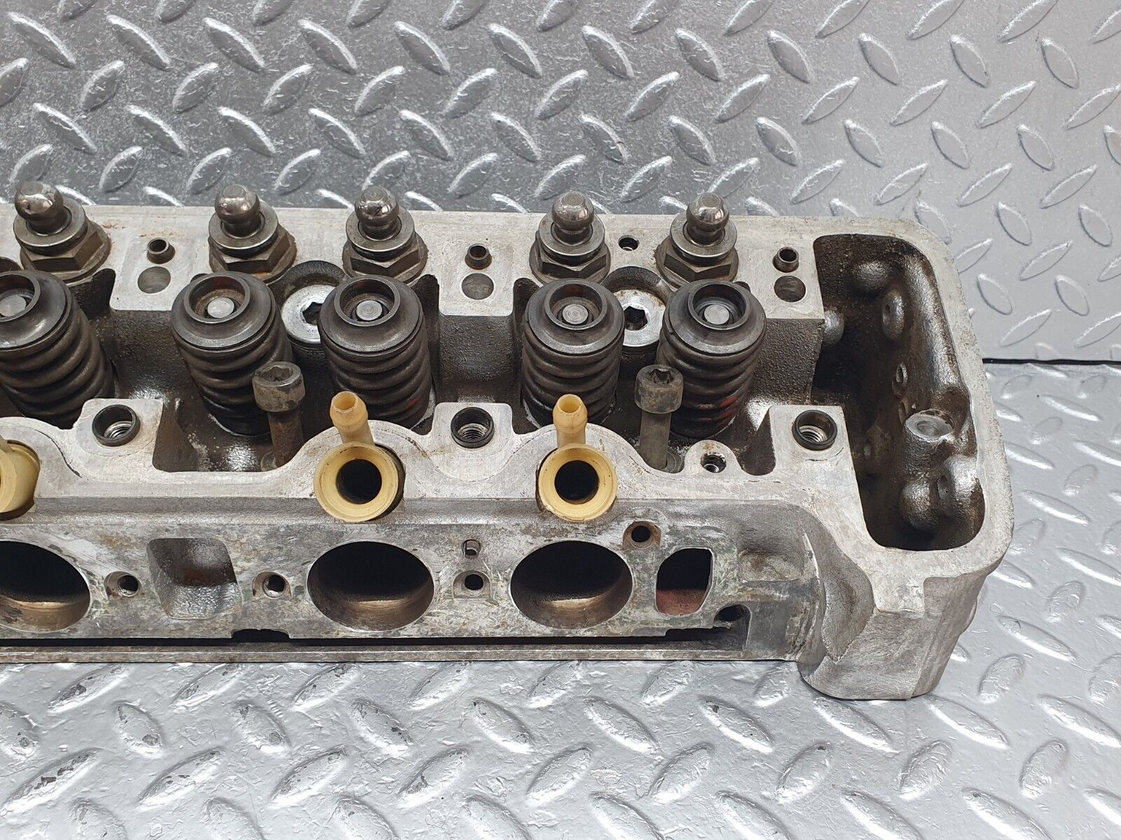43840 Mercedes-Benz C126 380SEC Coupe Cylinder Head Right Side 1160163401