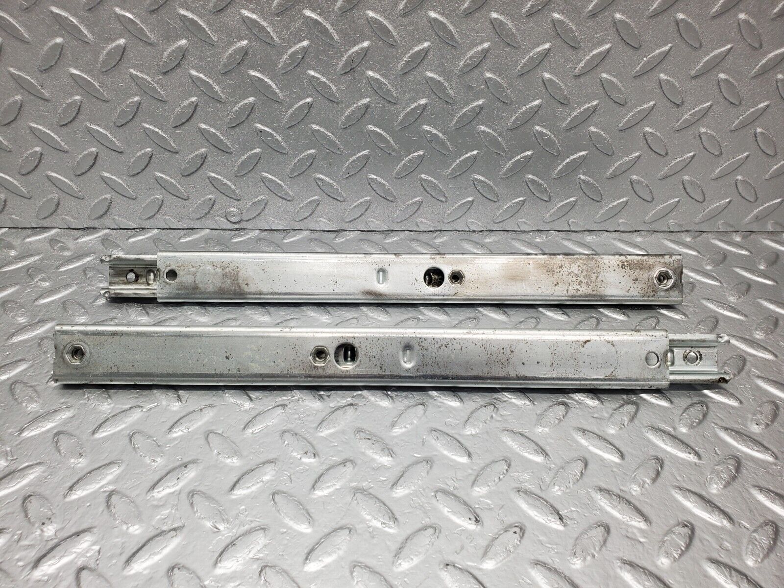 46627 Mercedes-Benz C123 280CE Coupe Front Right Seat Rail Pair