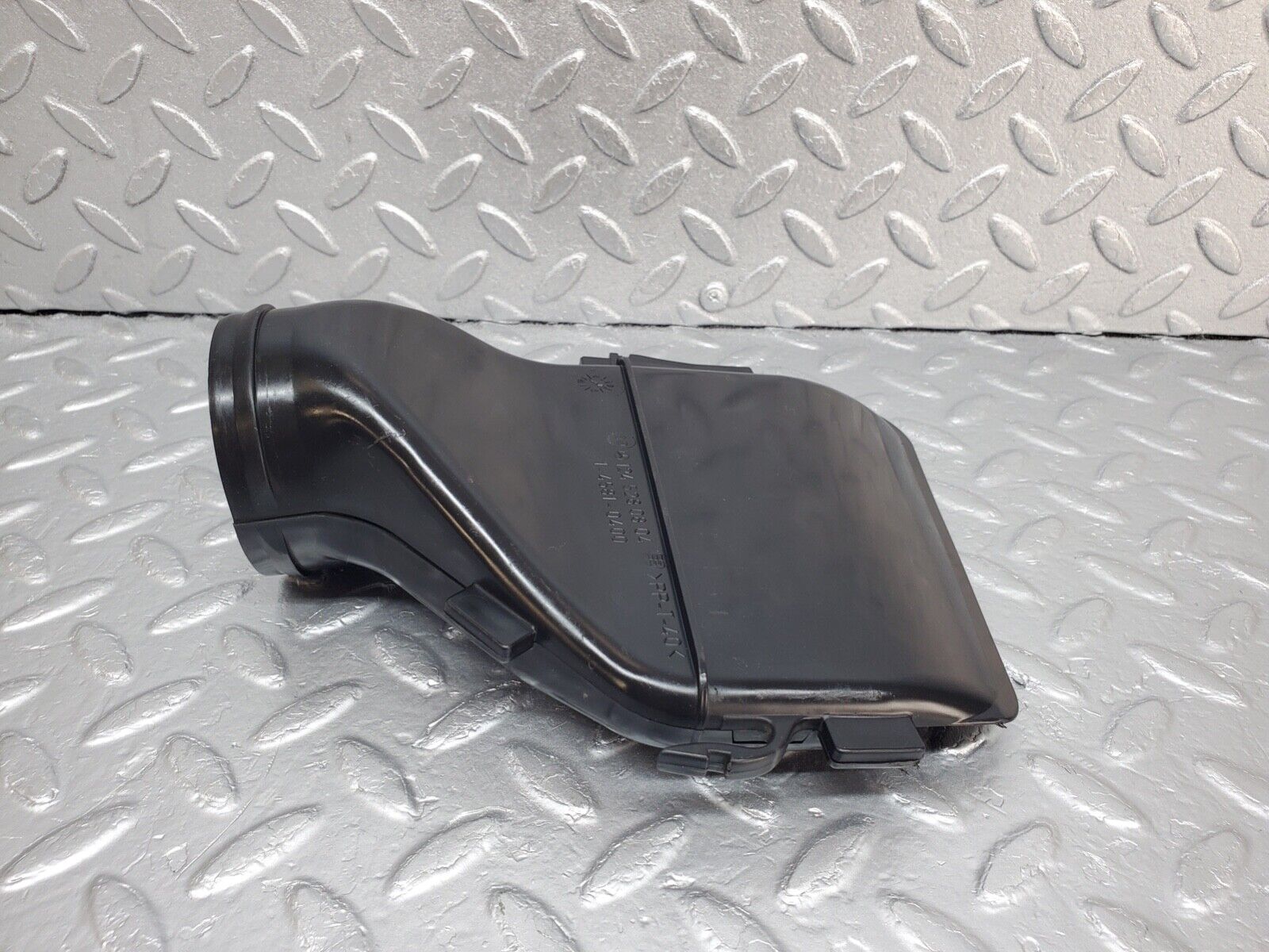 44647 Mercedes-Benz W124 220E Air Intake Suction Pipe 1245280804