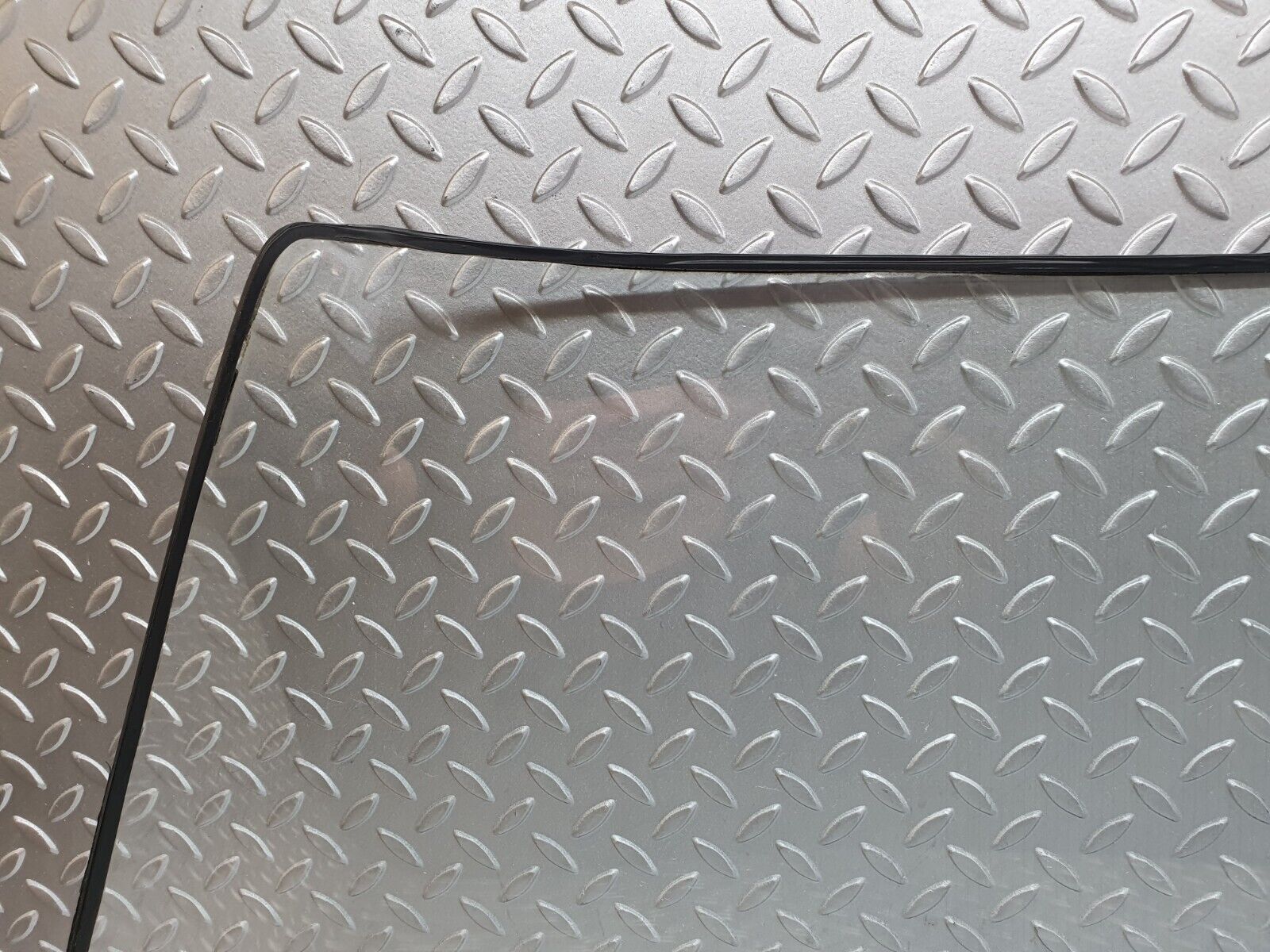 43217 Mercedes-Benz W108 280SE Rear Heated Windscreen