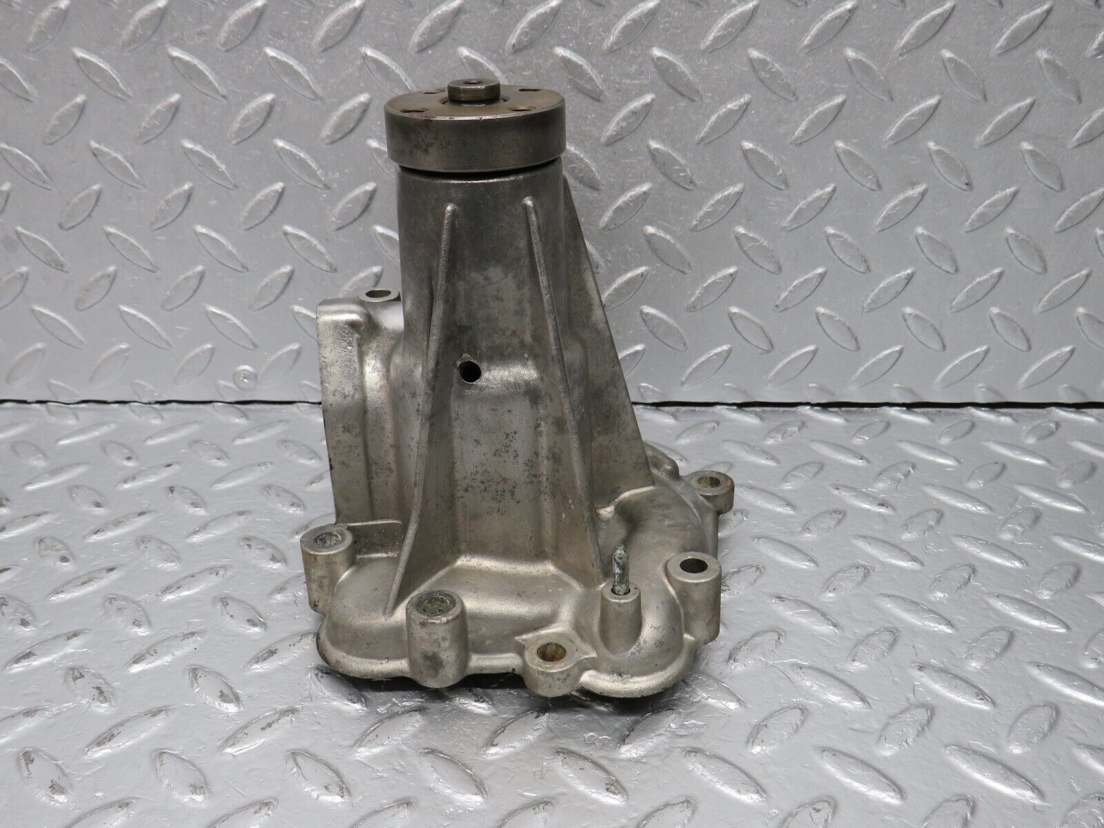 39903 Mercedes-Benz R107 350SL Water Pump