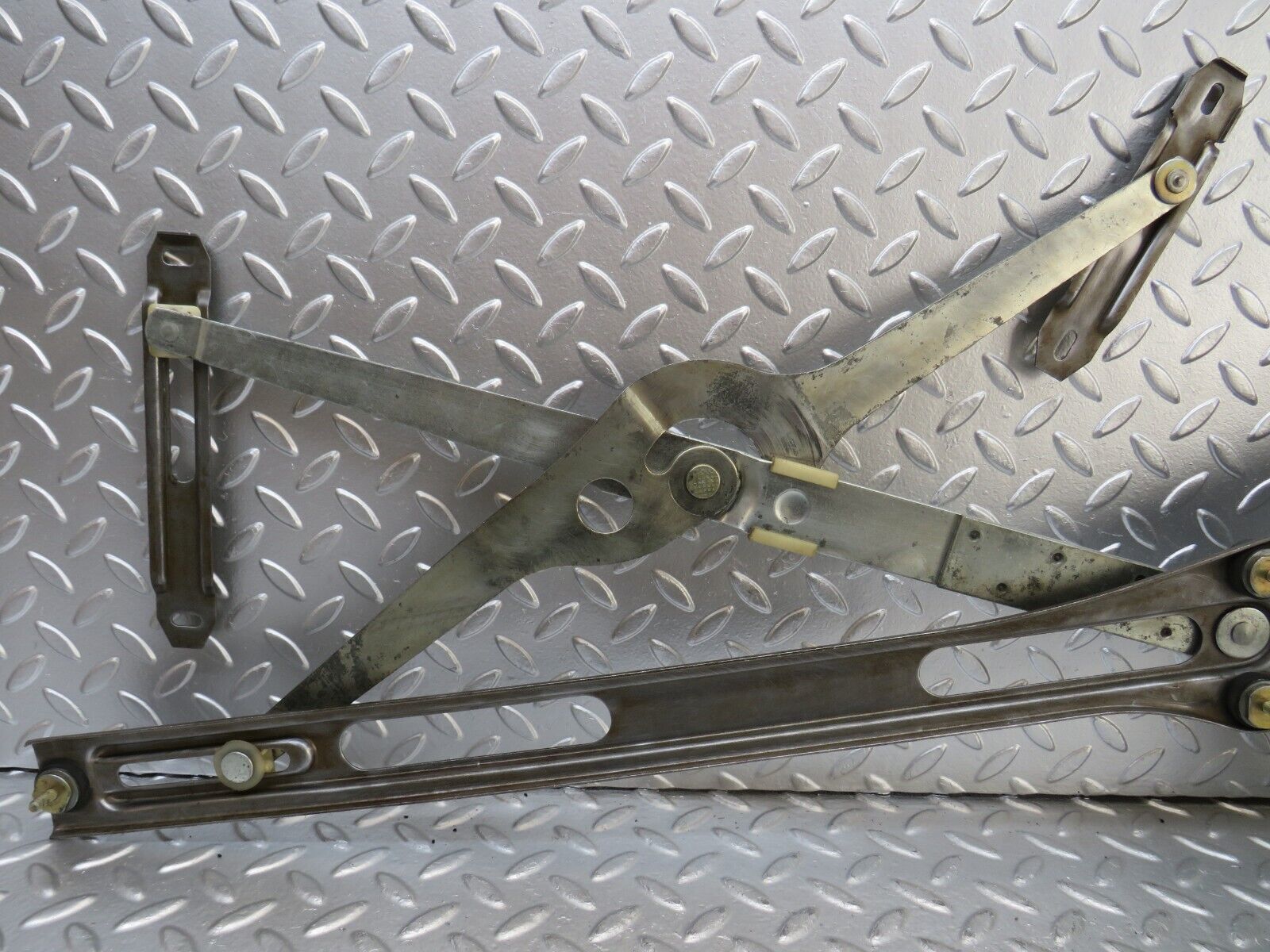 25080 Mercedes-Benz R107 C107 Front Left Power Window Regulator 1077200746