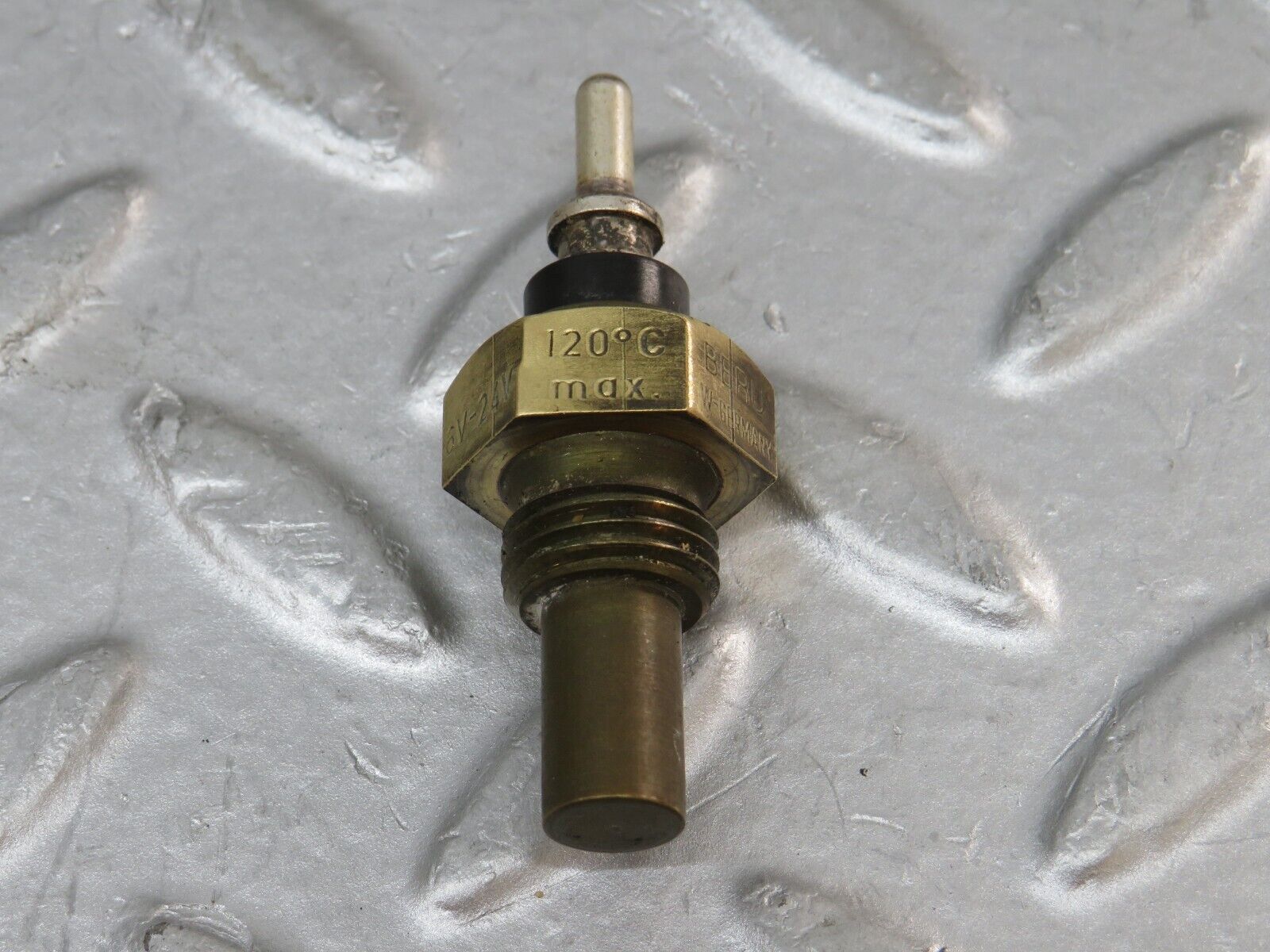 35514 Mercedes-Benz R107 280SL Coolant Temperature Sensor Beru 005542261