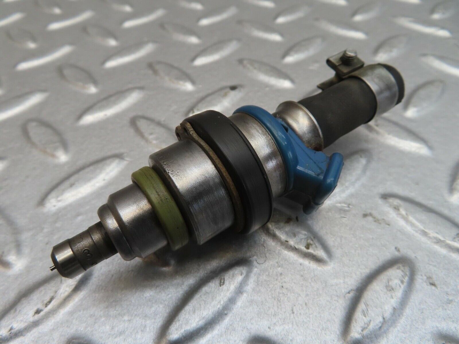 13750 Mercedes-Benz R107 450SL  Fuel Injector Bosch 0280150036