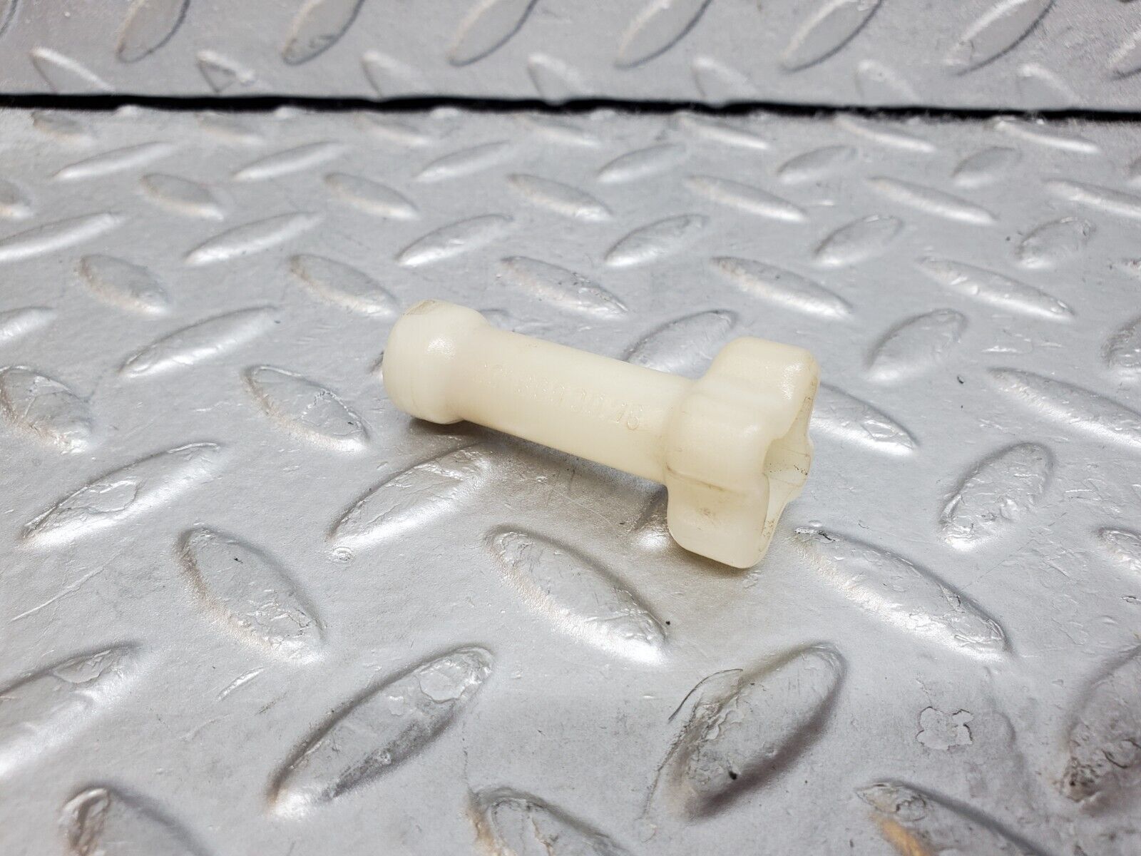 44800 Mercedes-Benz W124 220E Windscreen Washer Reservoir Holder 2018690028