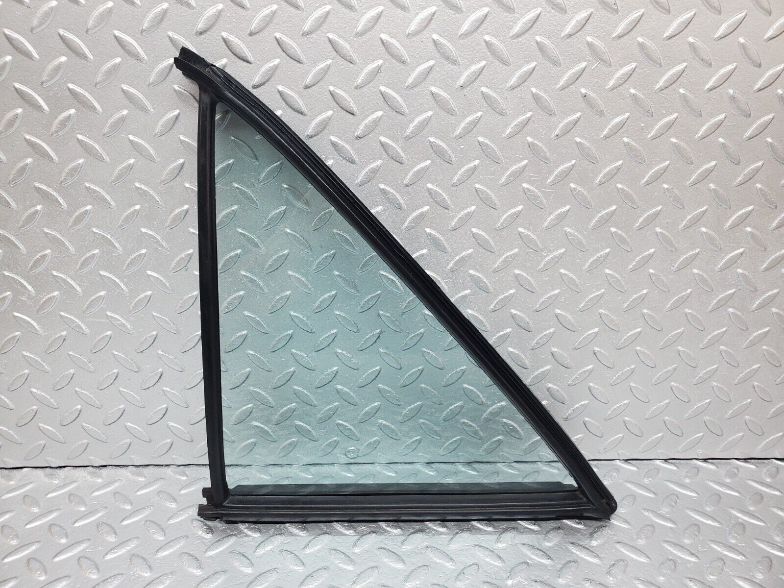 45803 Mercedes-Benz W126 420SE Rear Left Quarter Window Glass 1267350124