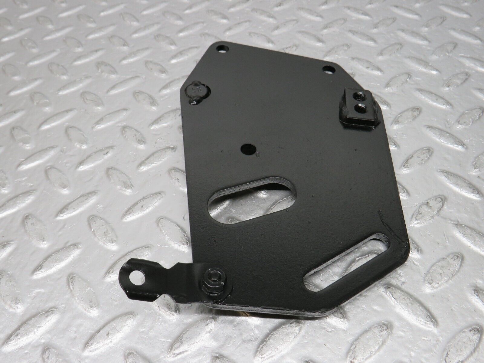 32786 Mercedes-Benz C107 R107 350 V8 Power Steering Pump Bracket