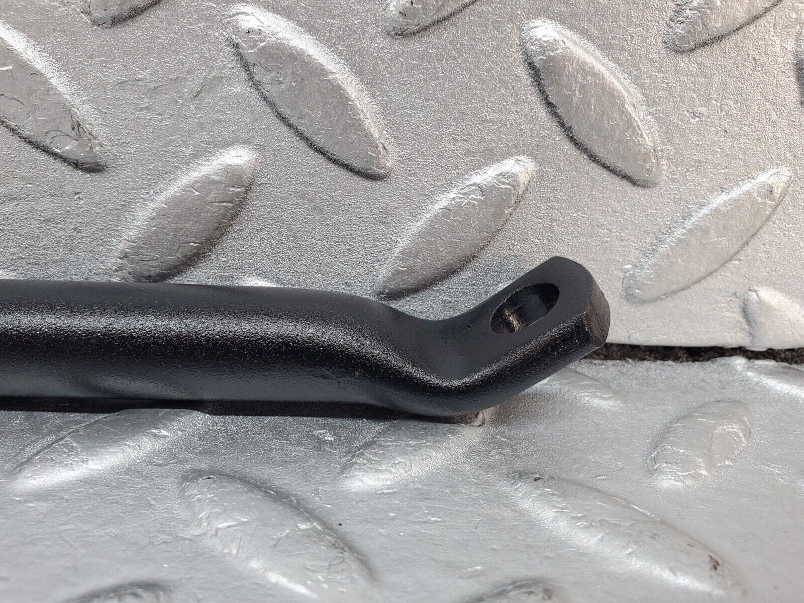 45401 Mercedes-Benz 280E M110.983 Power Steering Pump Holder Bracket