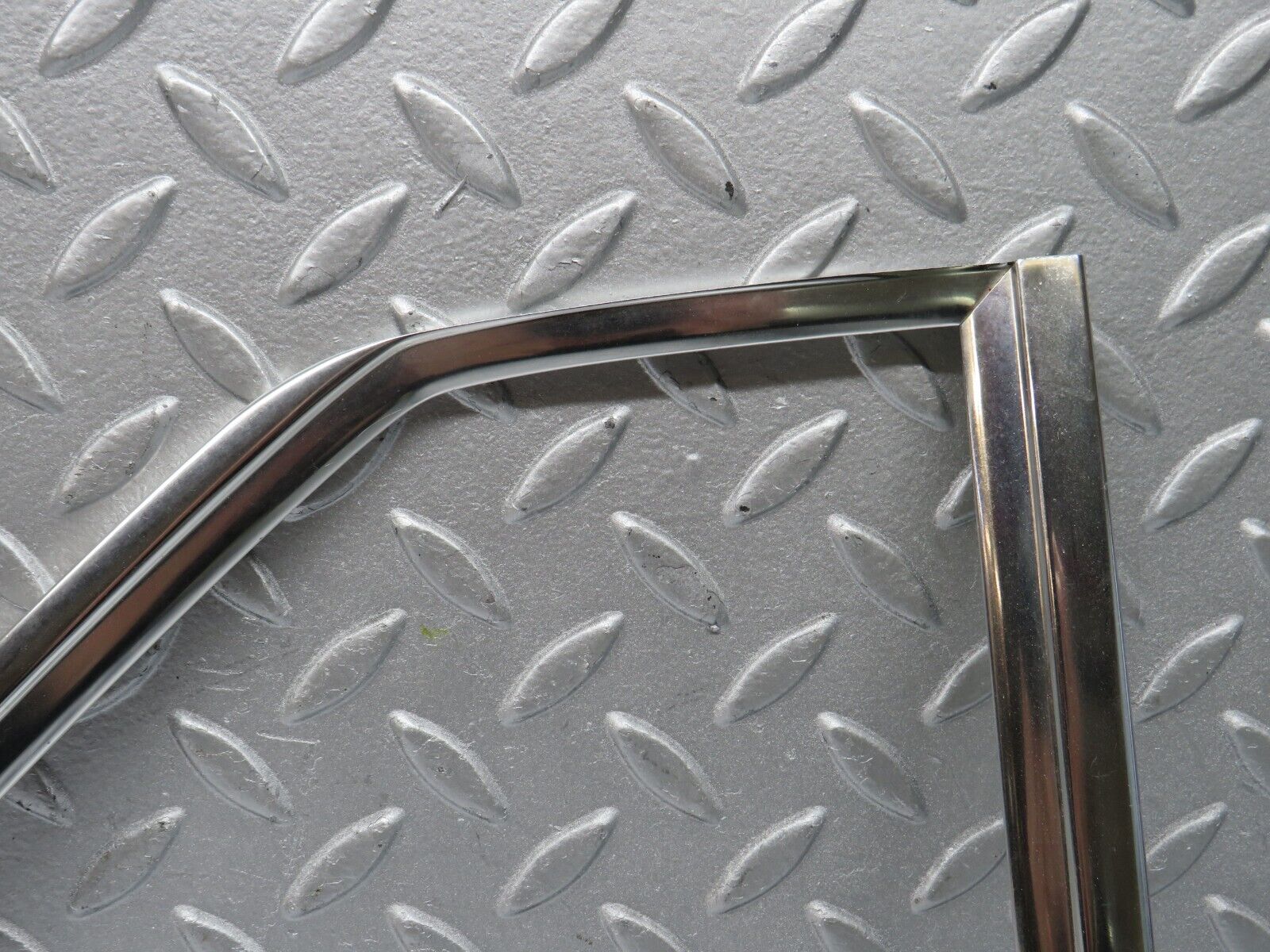 39855 Mercedes-Benz R107 350SL Hardtop Quarter Window Chrome Trim Right