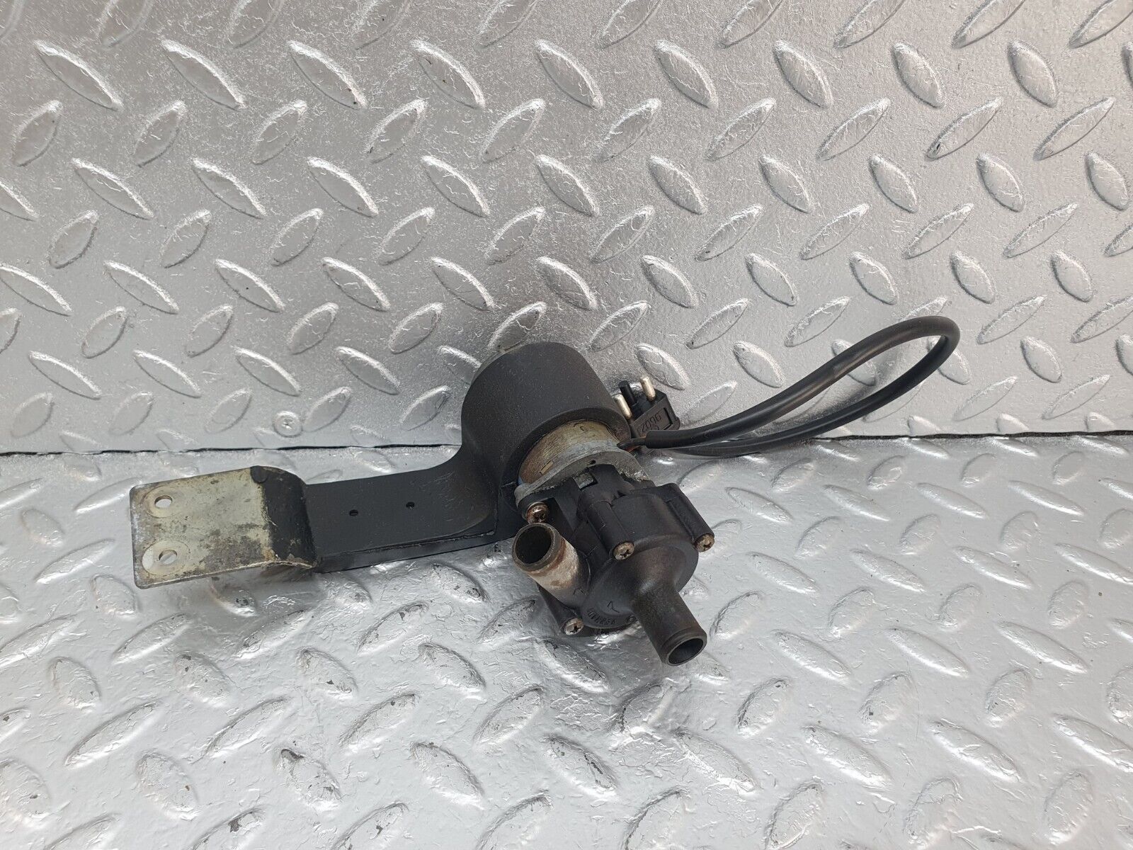 43681 Mercedes-Benz C126 380SEC Coupe Auxiliary Heating Water Pump 1268301014