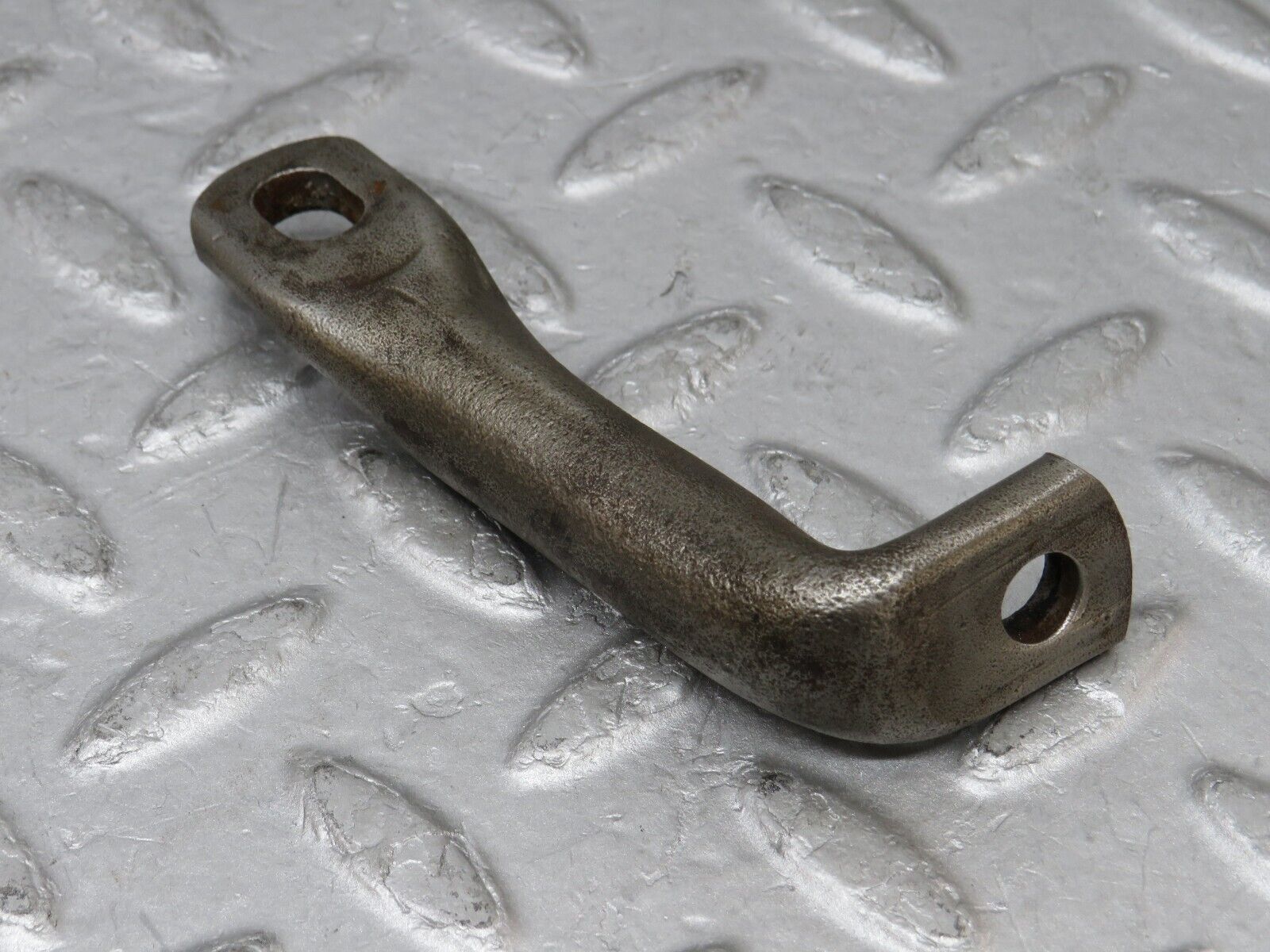 35592 Mercedes-Benz R107 280SL Power Steering Bracket