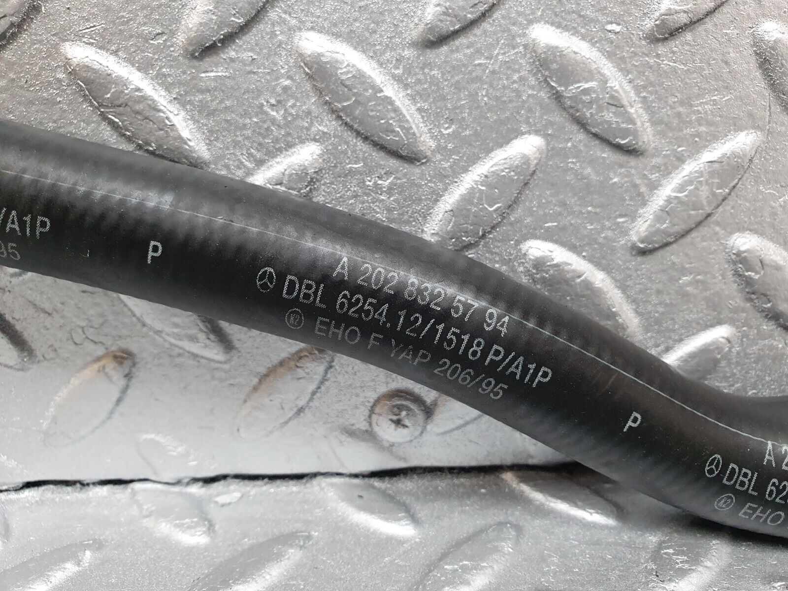 42067 Mercedes-Benz W202 C200 Heater Hose Pipe 2028325994 2028325894 2028325794