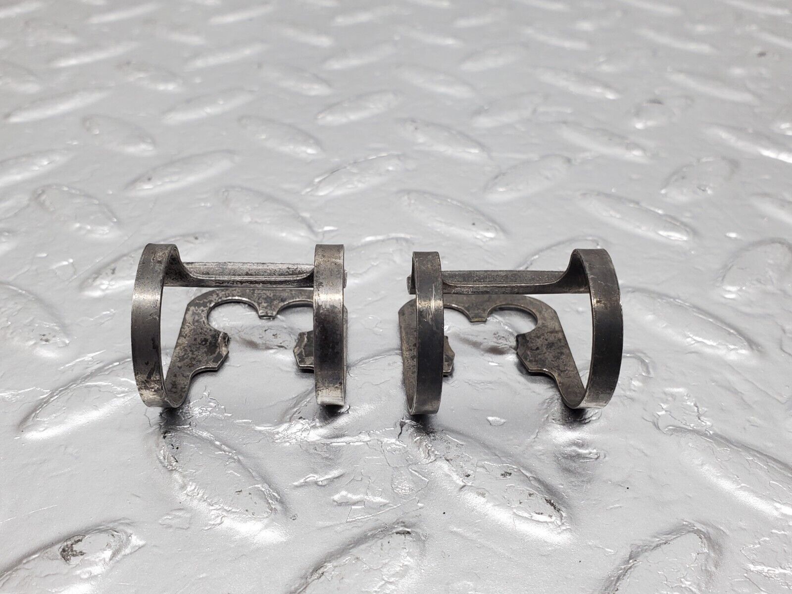 45481 Mercedes-Benz 280E M110.988 Valve Rocker Arm With Retaining Spring