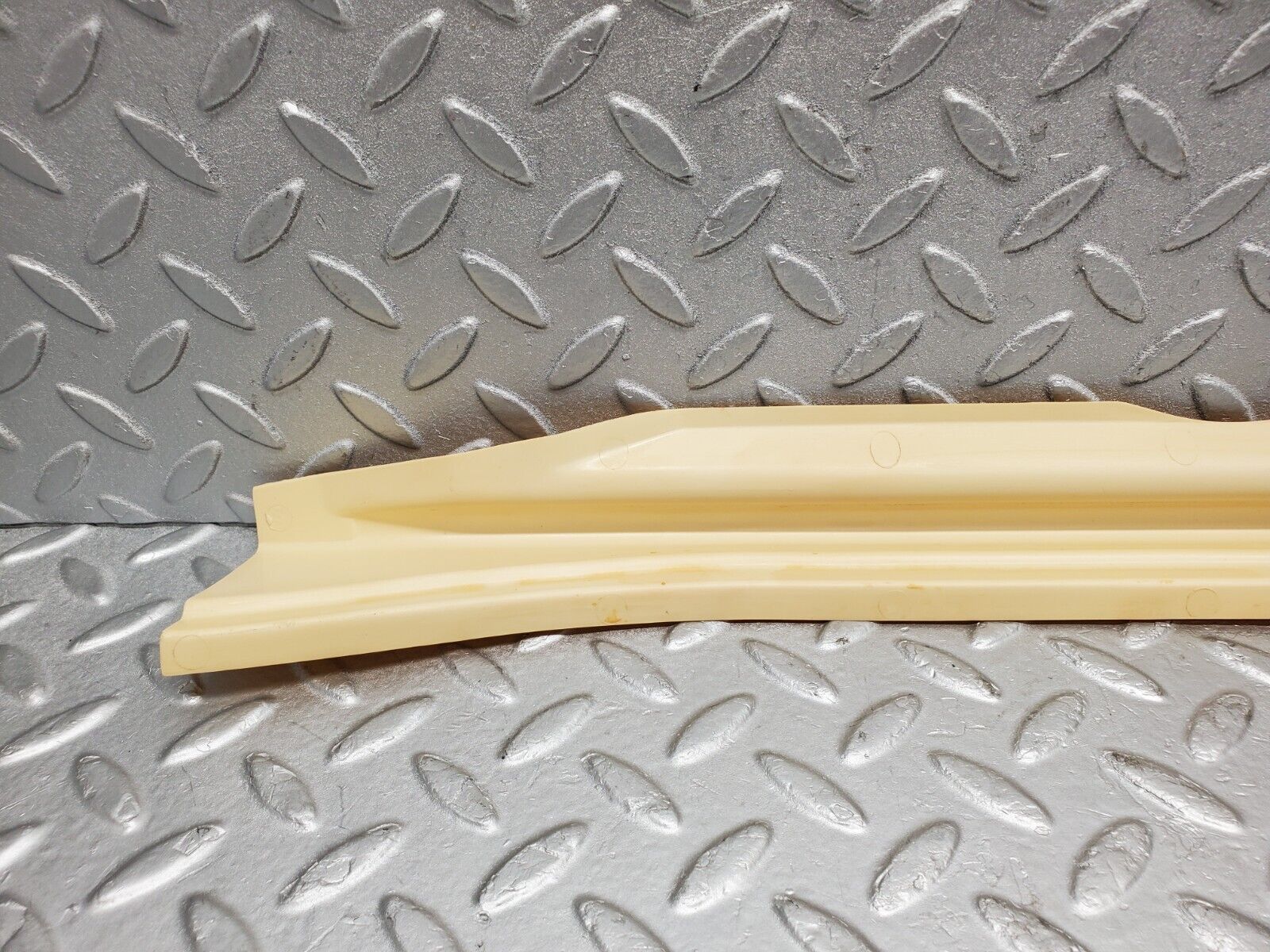 46743 Mercedes-Benz R129 320SL Coupe Left Door Sill Trim Beige 1297270988