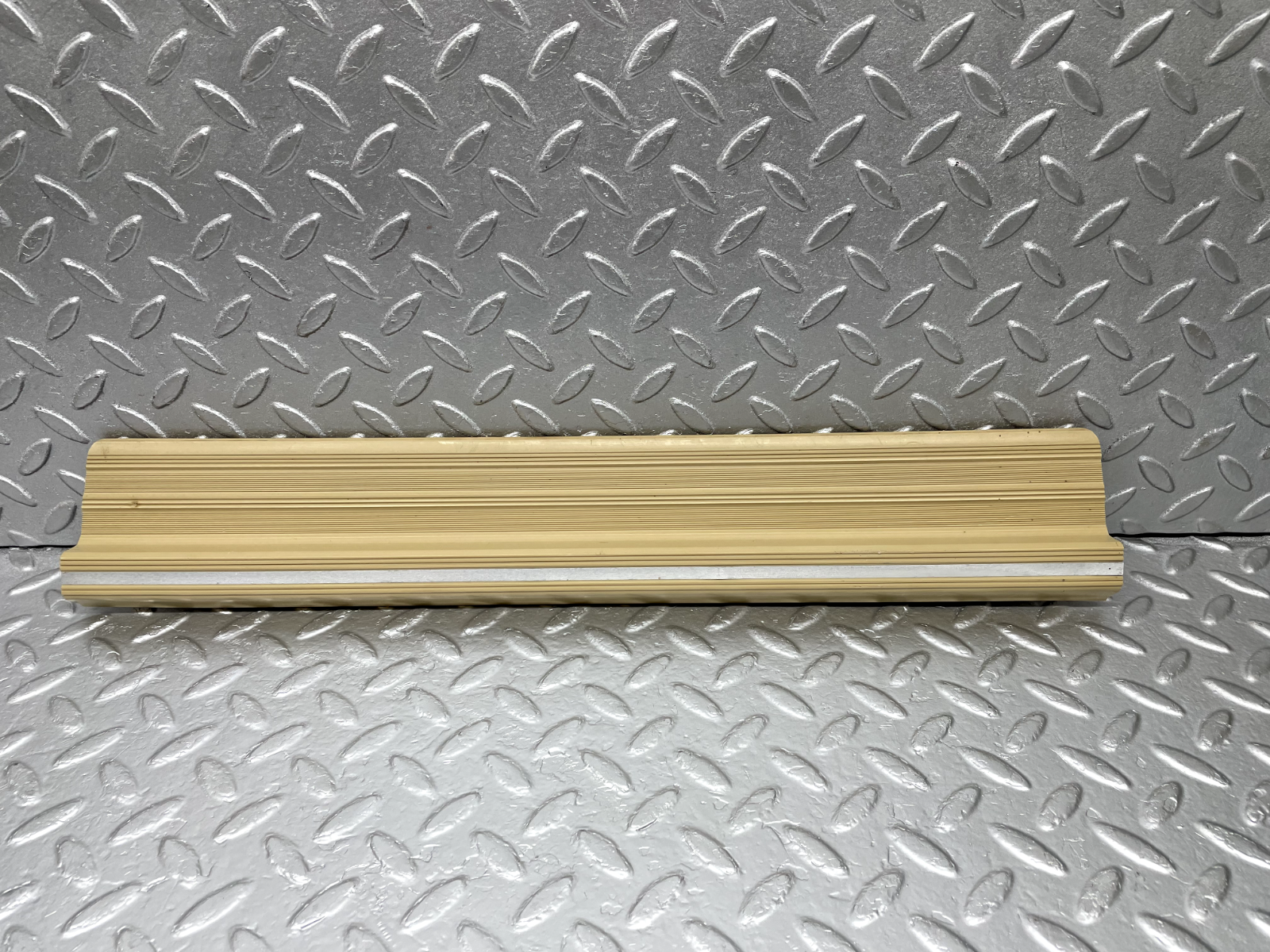44265 Mercedes-Benz W123 280E Rear Left Door Sill Trim Beige