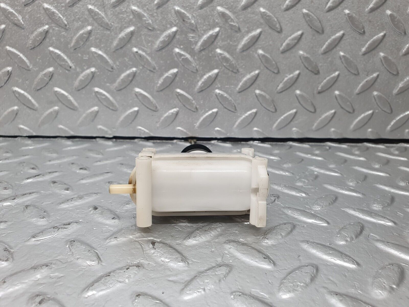 42773 Mercedes-Benz W201 190 2.0L Rear Right Door Lock Vacuum Actuator