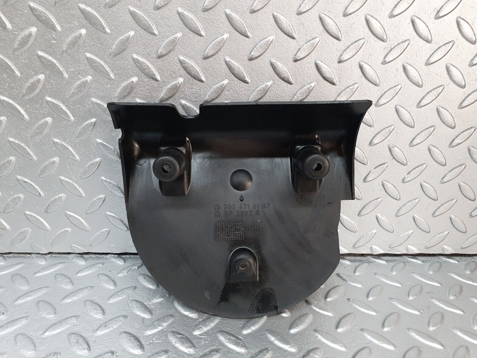 41944 Mercedes-Benz W202 C200 Fuel Tank Plastic Cover Right 2024710187