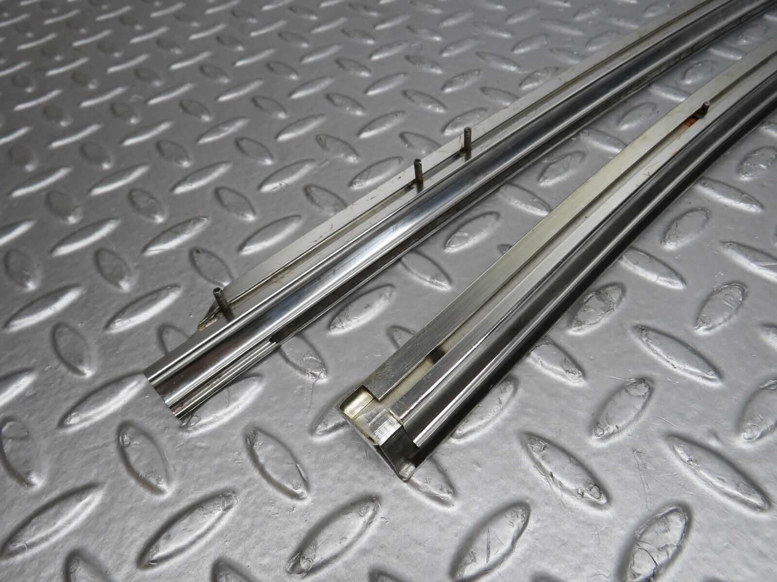 39864 Mercedes-Benz R107 350SL Soft Top Cover Chrome Trim