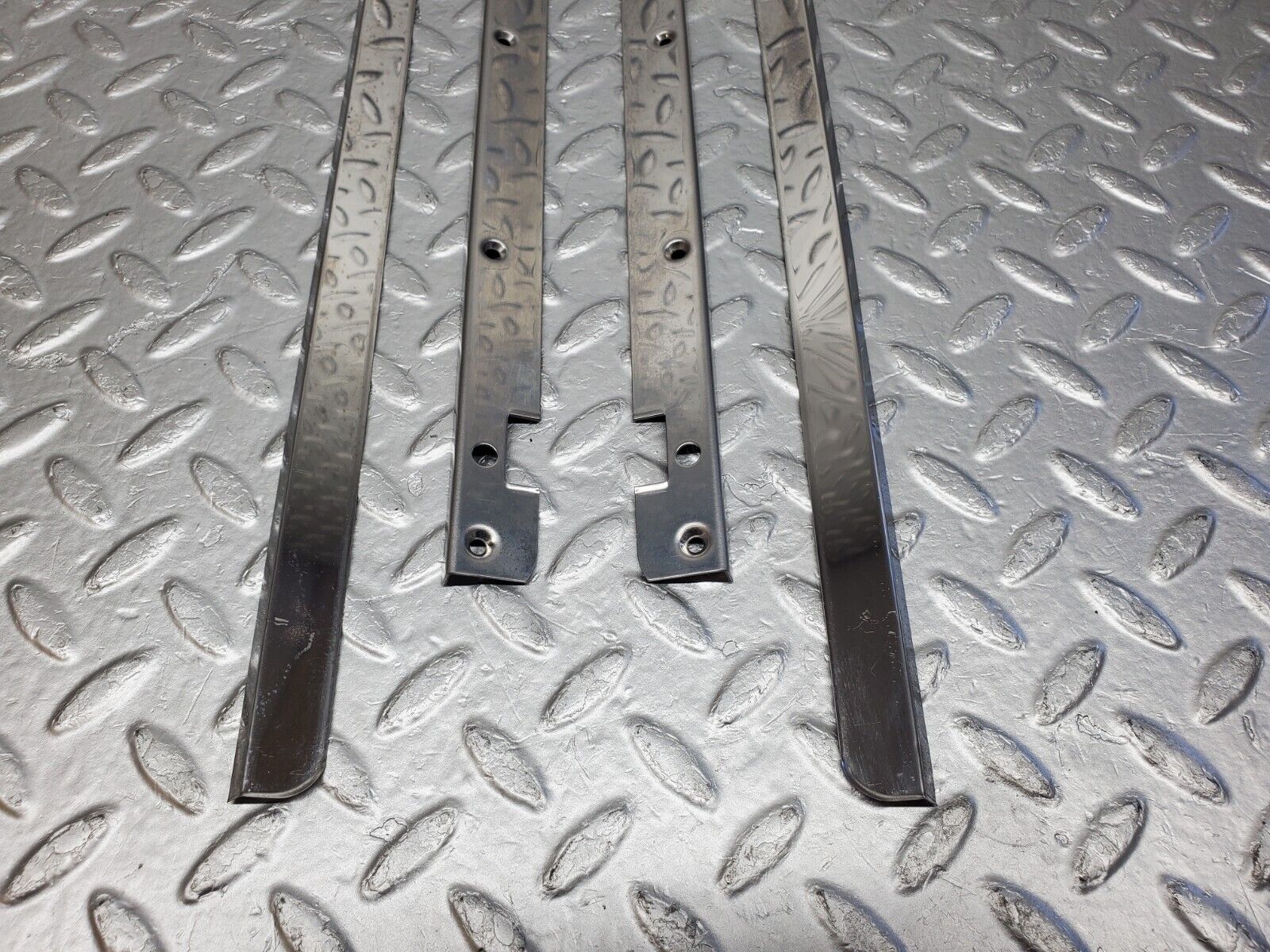 45983 Mercedes-Benz W126 420SE Sunroof Chrome Trim Set