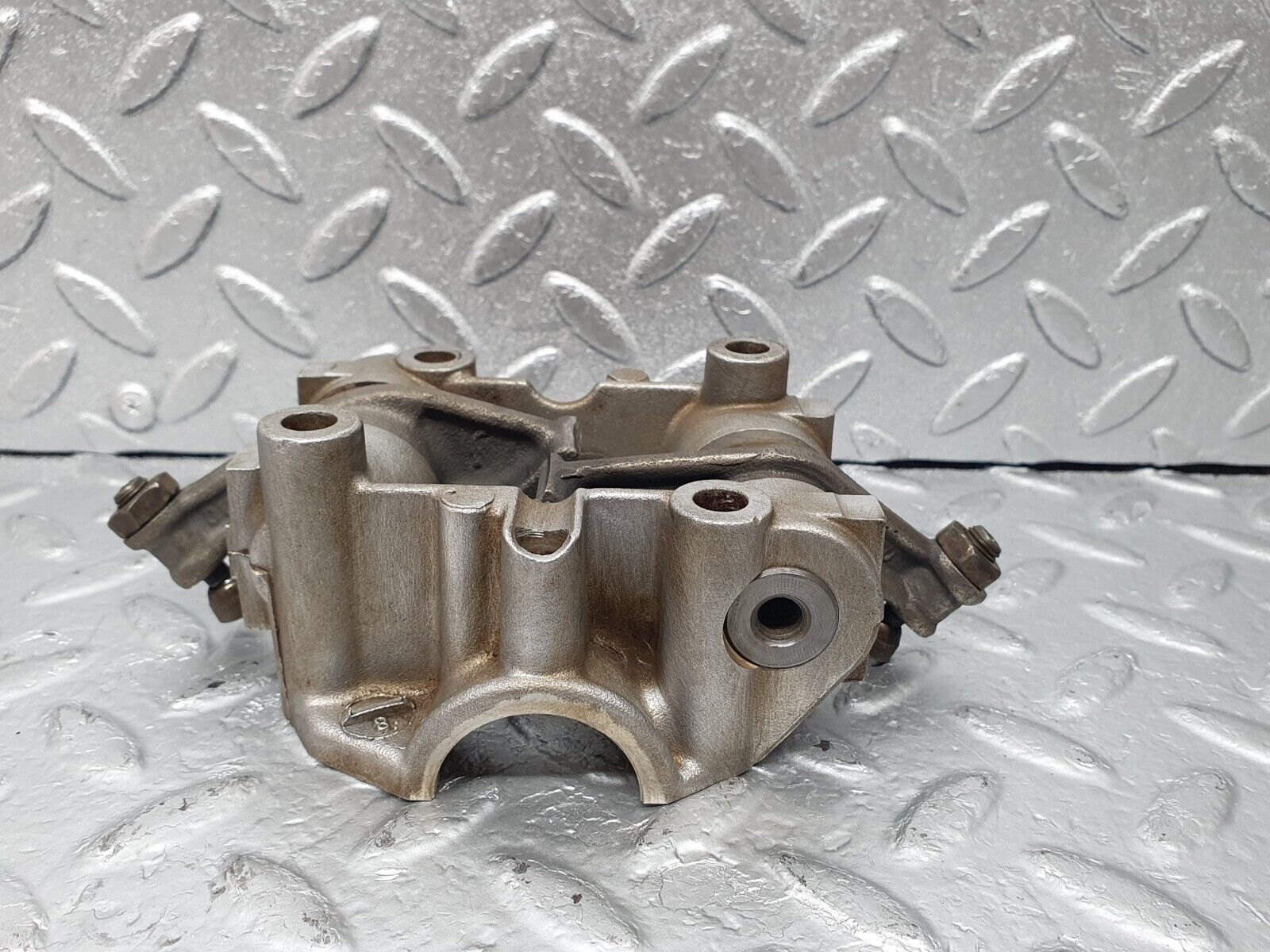 44009 Mercedes-Benz C123 230CE Rocker Arms Camshaft Bearing Block 1020512110