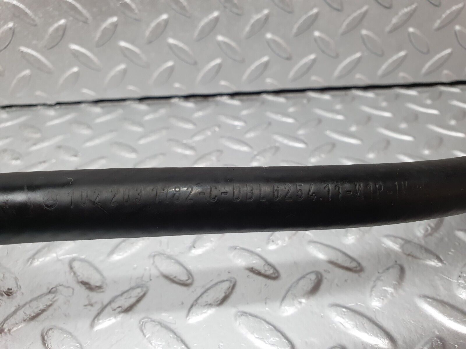 41623 Mercedes-Benz W124 200E Carburettor Heating Coolant Hose Pipe 1022031182