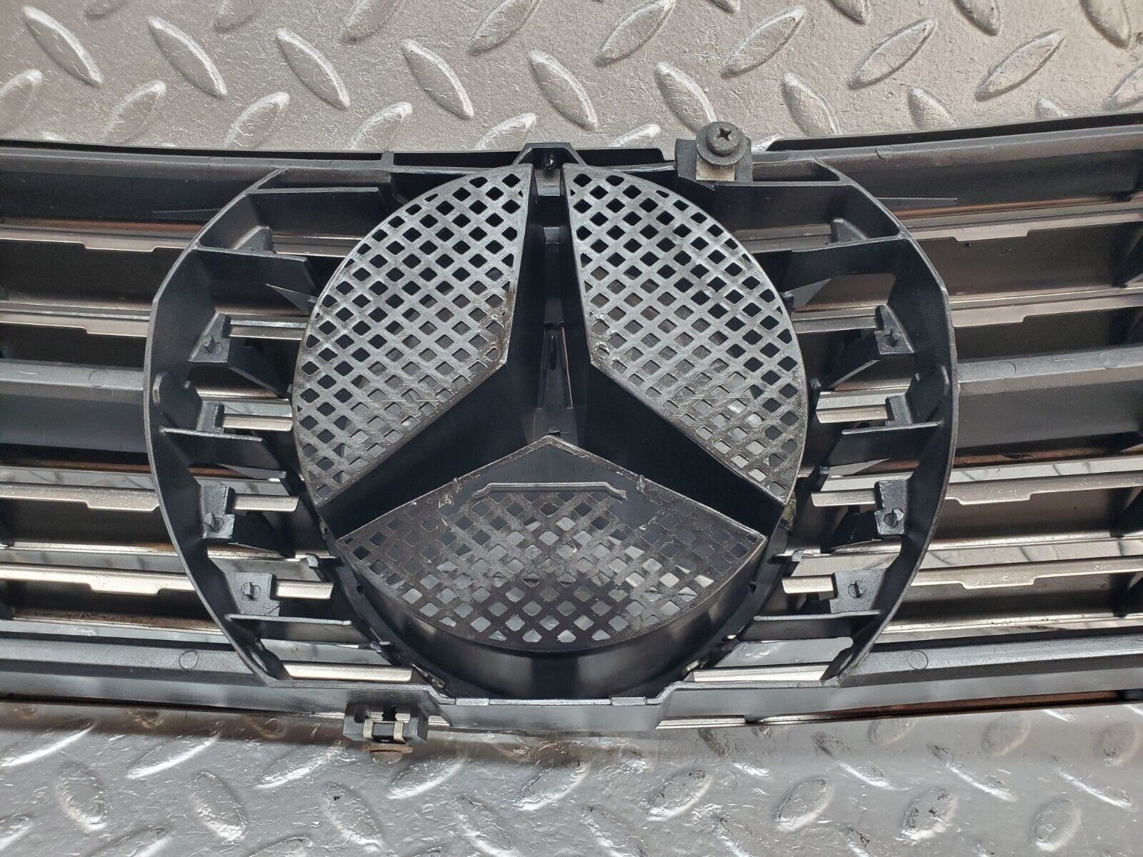 45118 Mercedes-Benz R129 300SL Coupe Bonnet Grill 1298800085