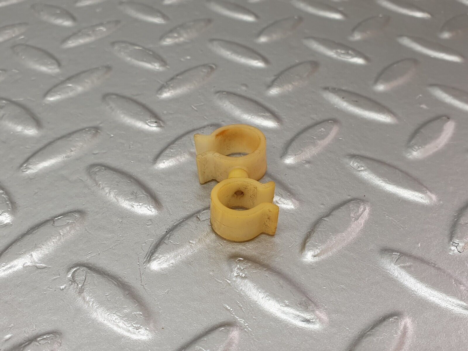 41709 Mercedes-Benz W124 200E Brake Servo Pipe Holder