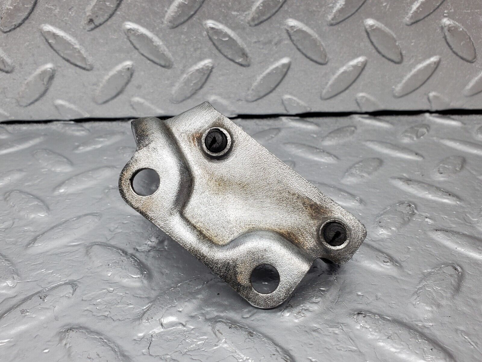 45445 Mercedes-Benz 280E M110.988 Accelerator Cable & Ignition Leads Holder 1101590540