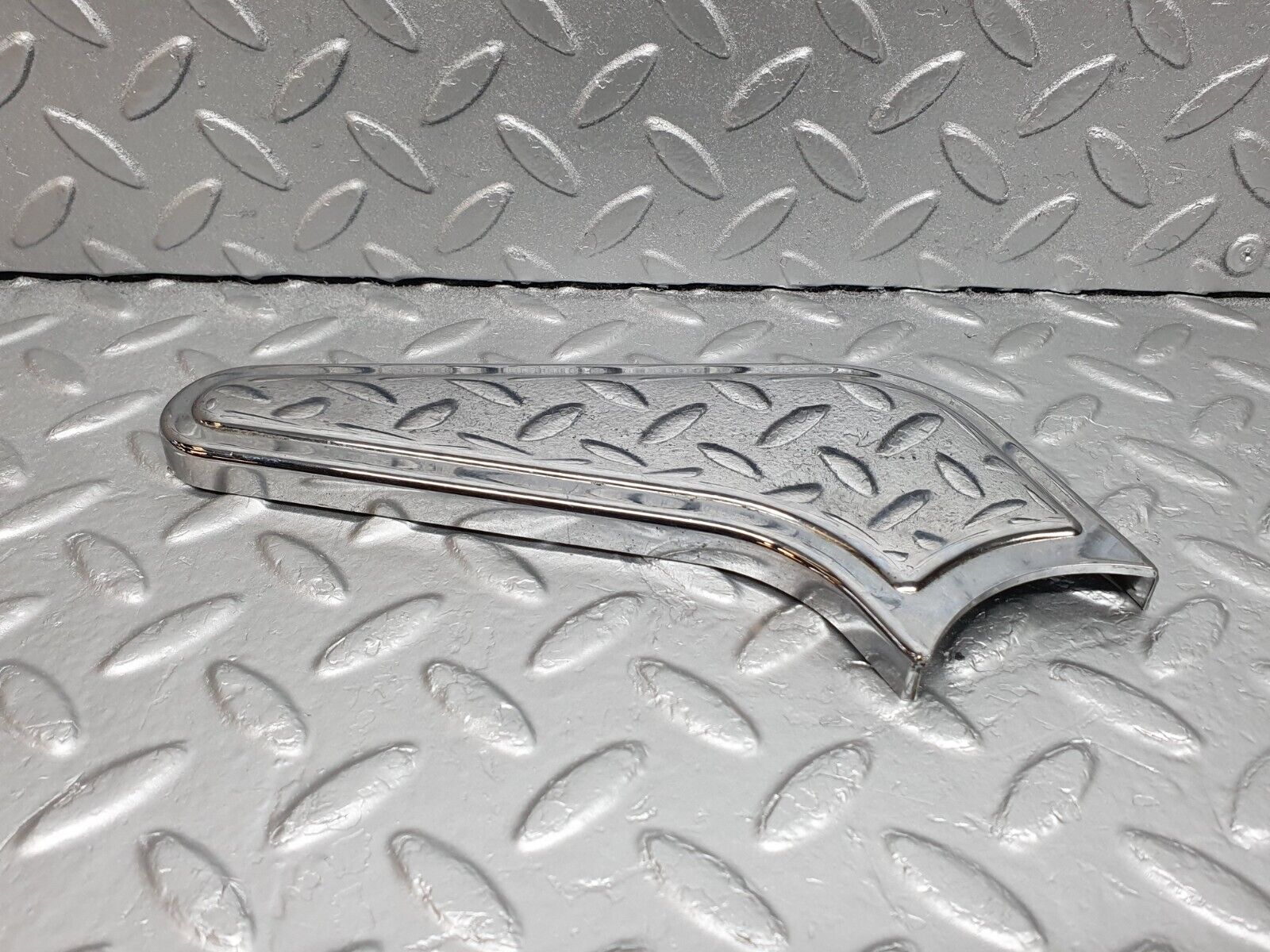 43086 Mercedes-Benz W108 280SE Seat Hinge Chrome Cover Right 1089130828