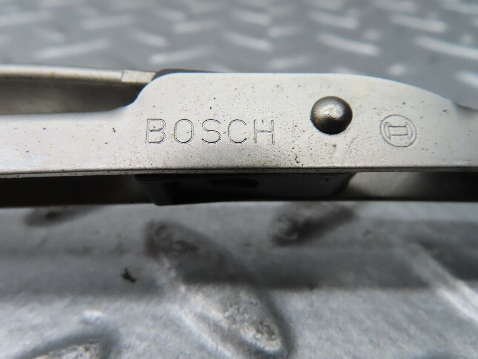 20556 Mercedes-Benz R107 450SL Wiper Arm Bosch Right Side