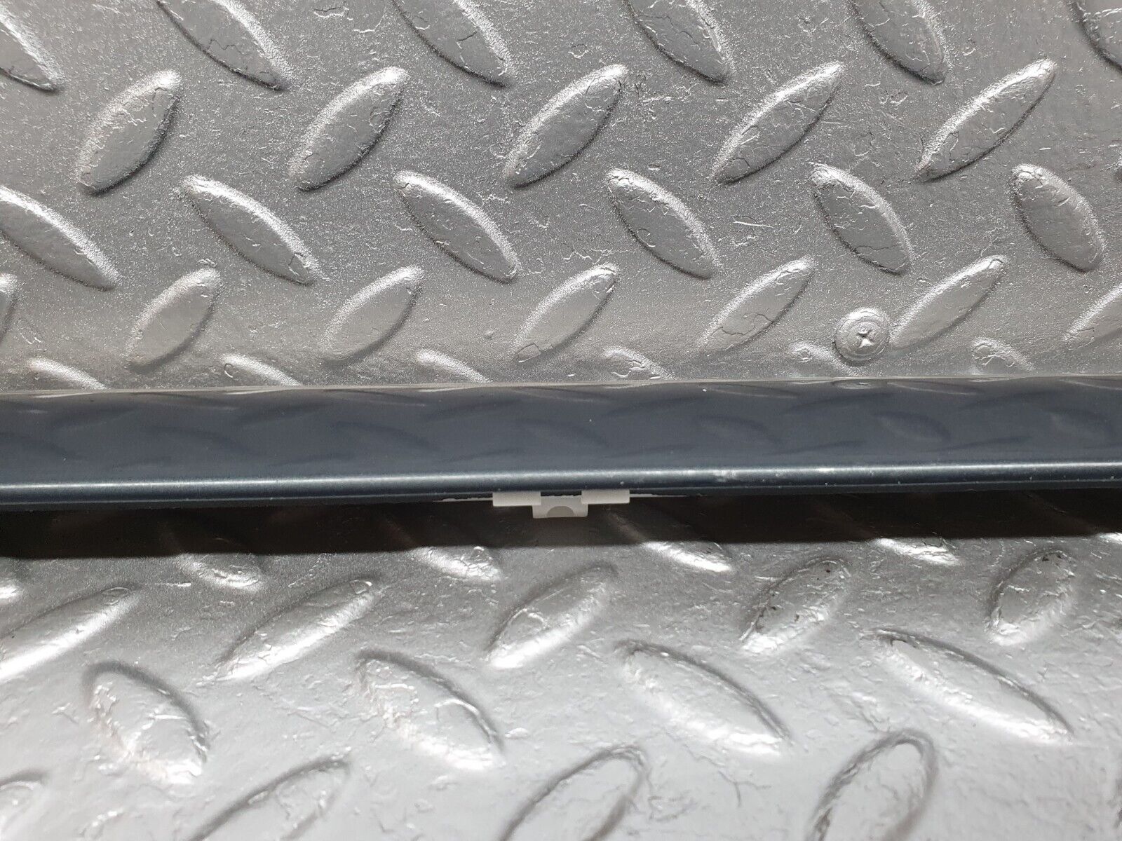 41805 Mercedes-Benz W202 C200 Front Left Door Centre Moulding Trim 2026909362