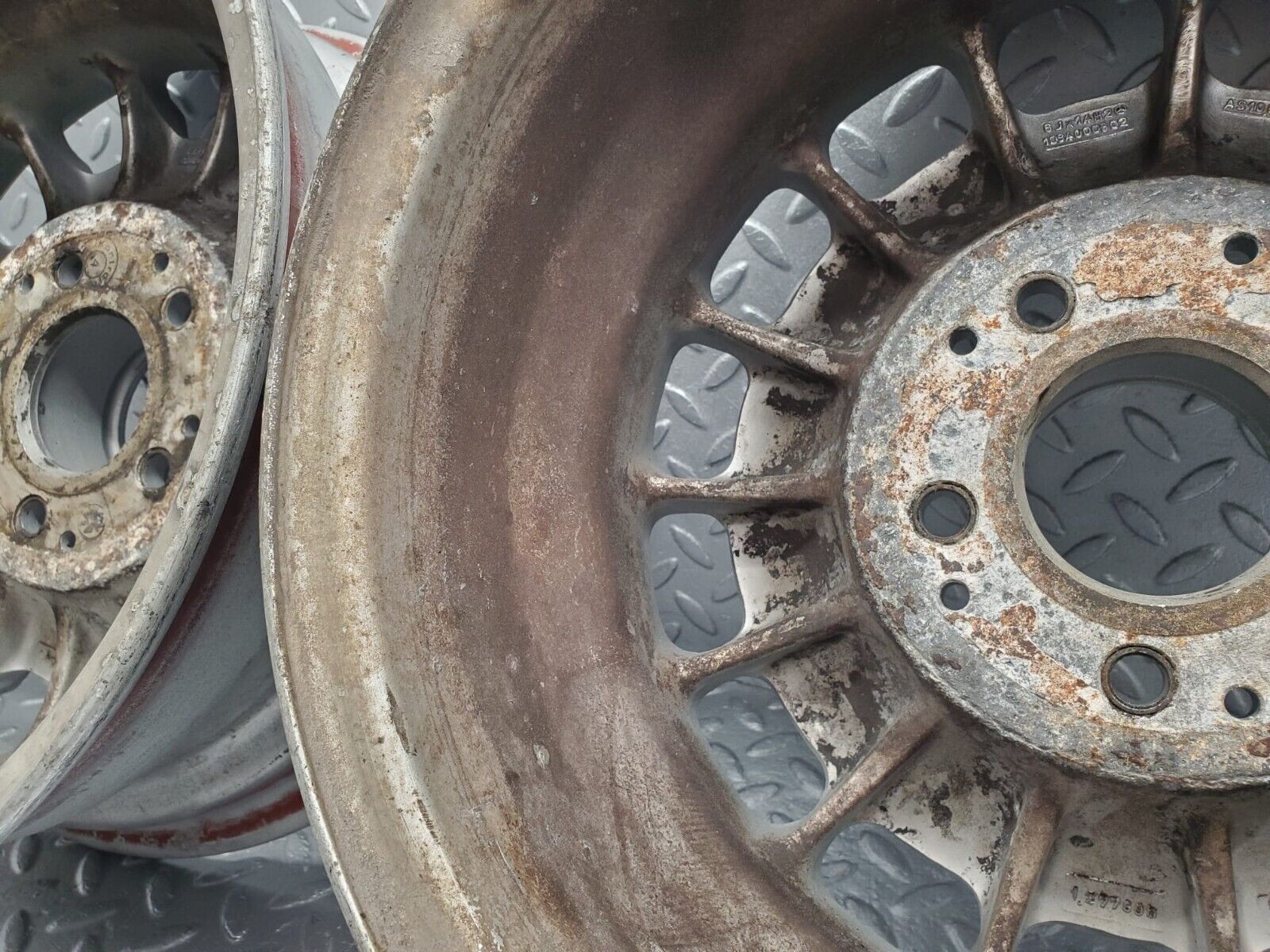 46812 Mercedes-Benz Alloy Wheel Set Mexican Hat 6Jx14H2 ET30 1084000902