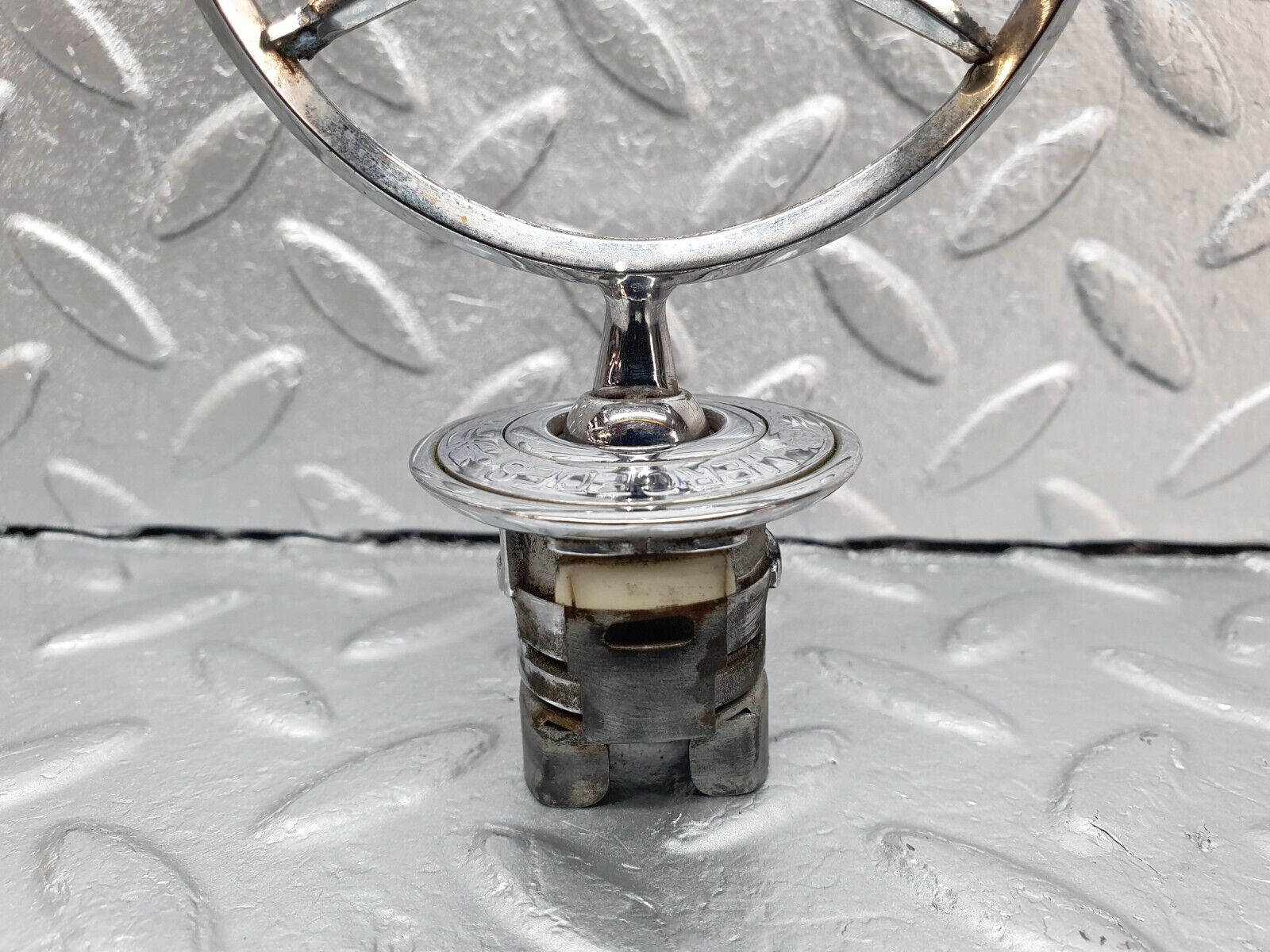 42041 Mercedes-Benz W202 C200 Front Badge Emblem