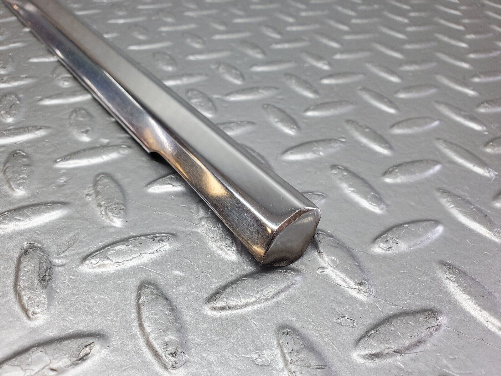 45811 Mercedes-Benz W126 420SE Rear Left Door Chrome Moulding Trim