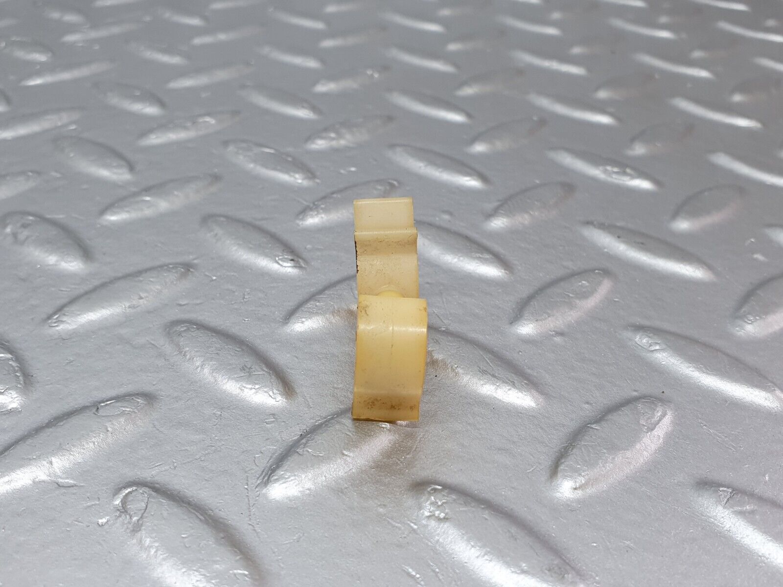 41709 Mercedes-Benz W124 200E Brake Servo Pipe Holder