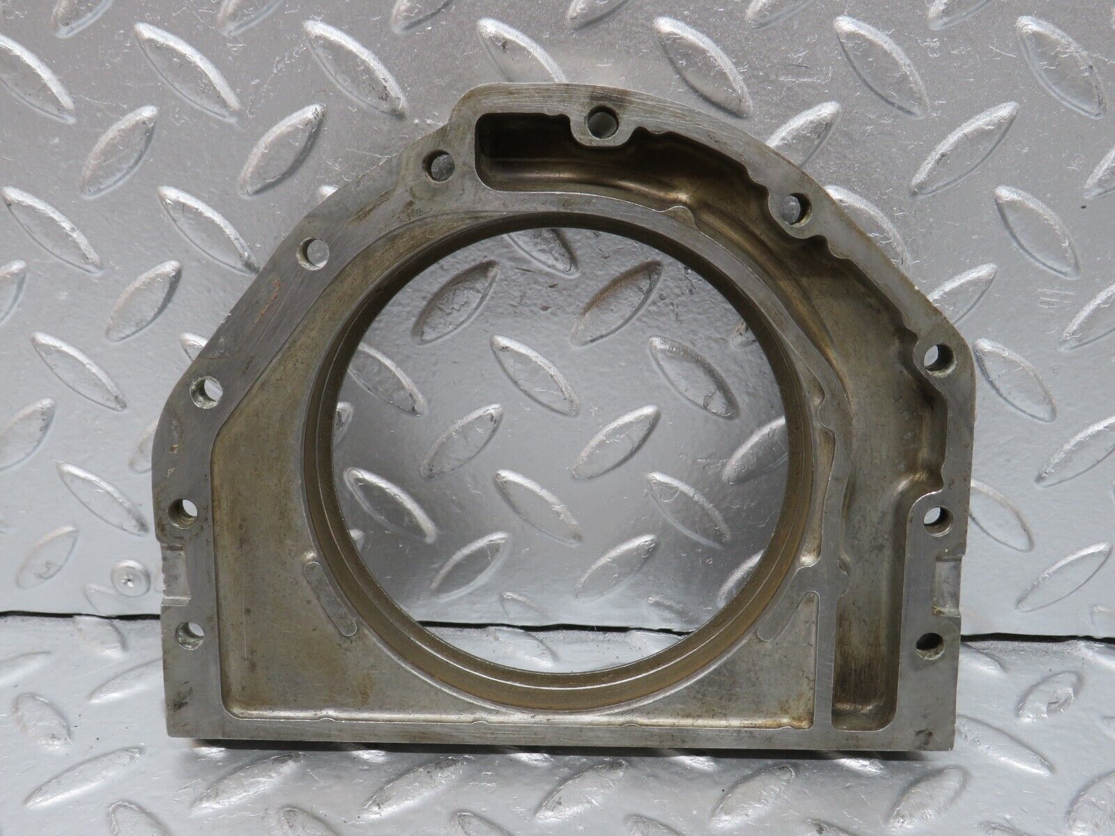 32760 Mercedes-Benz C107 R107 350 V8 Crankshaft Rear Sealing Cover 1160110608