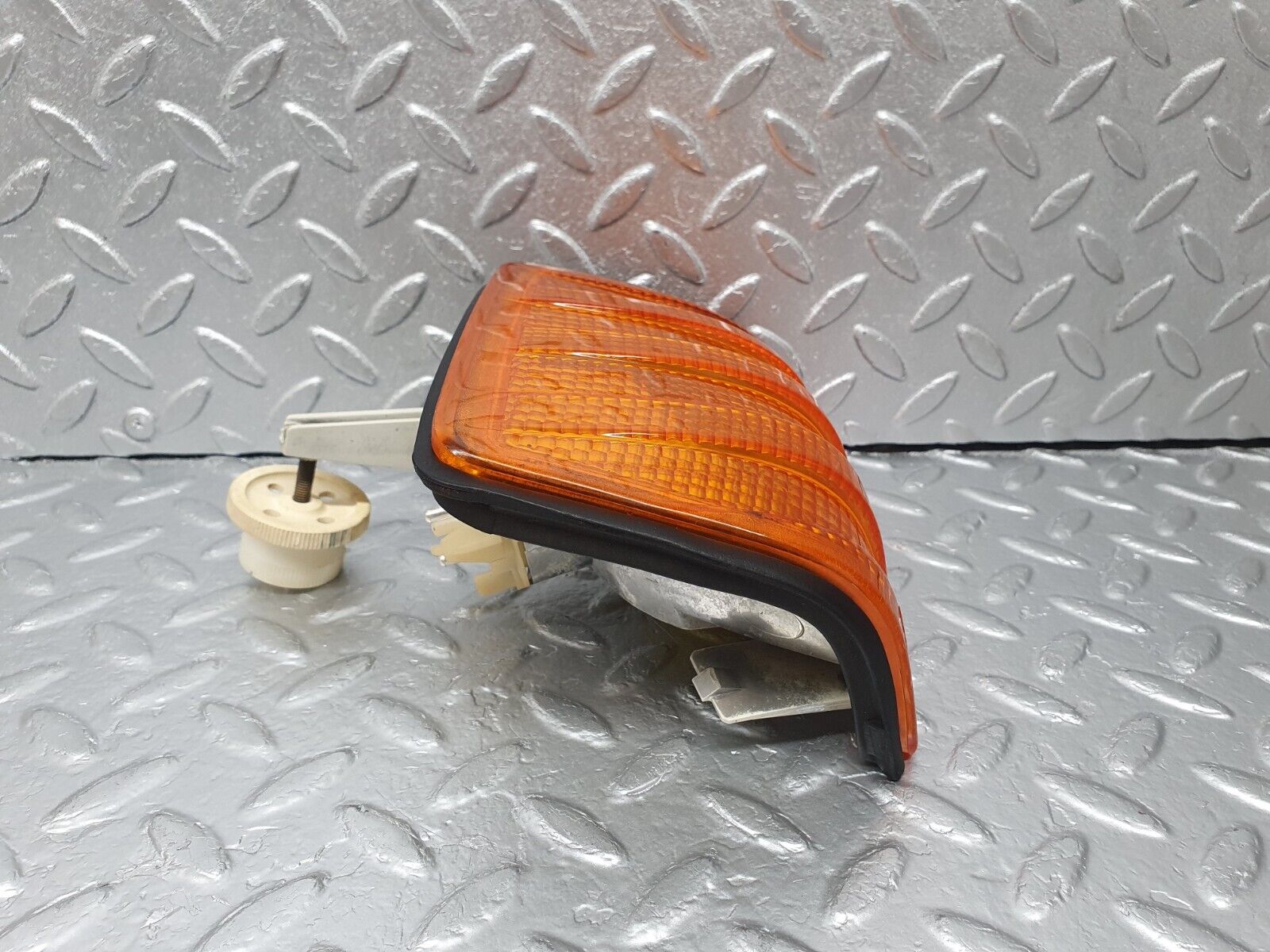 42784 Mercedes-Benz W201 190 2.0L Indicator Light Front Left Bosch 1305232911