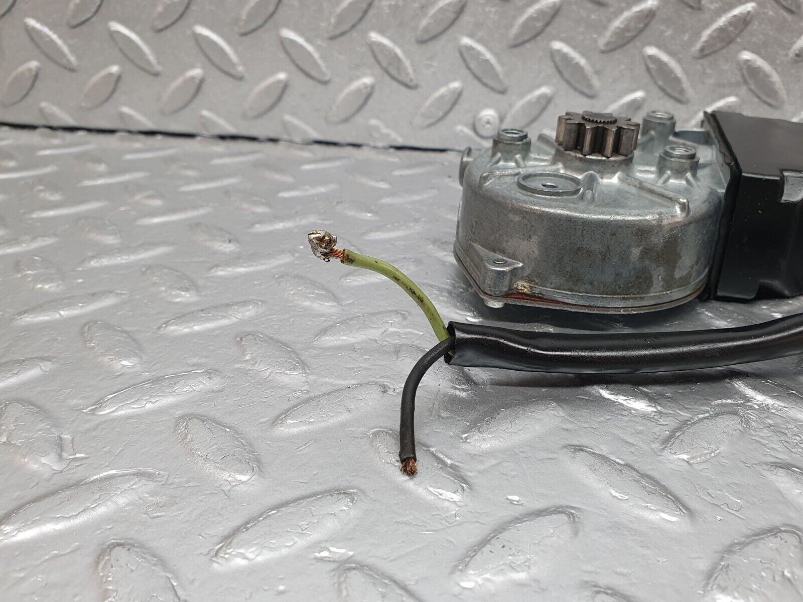 44146 Mercedes-Benz C123 230CE Coupe Front Right Window Regulator Motor 0130820057