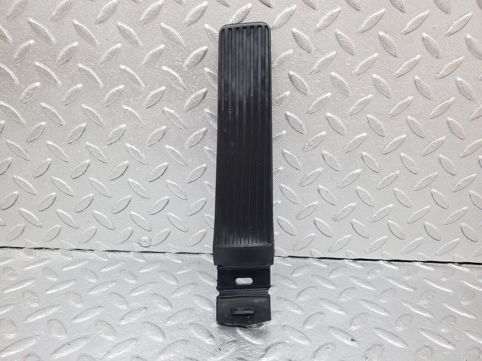 45779 Mercedes-Benz W126 420SE Accelerator Pedal With Rubber 1233010082 1263000504